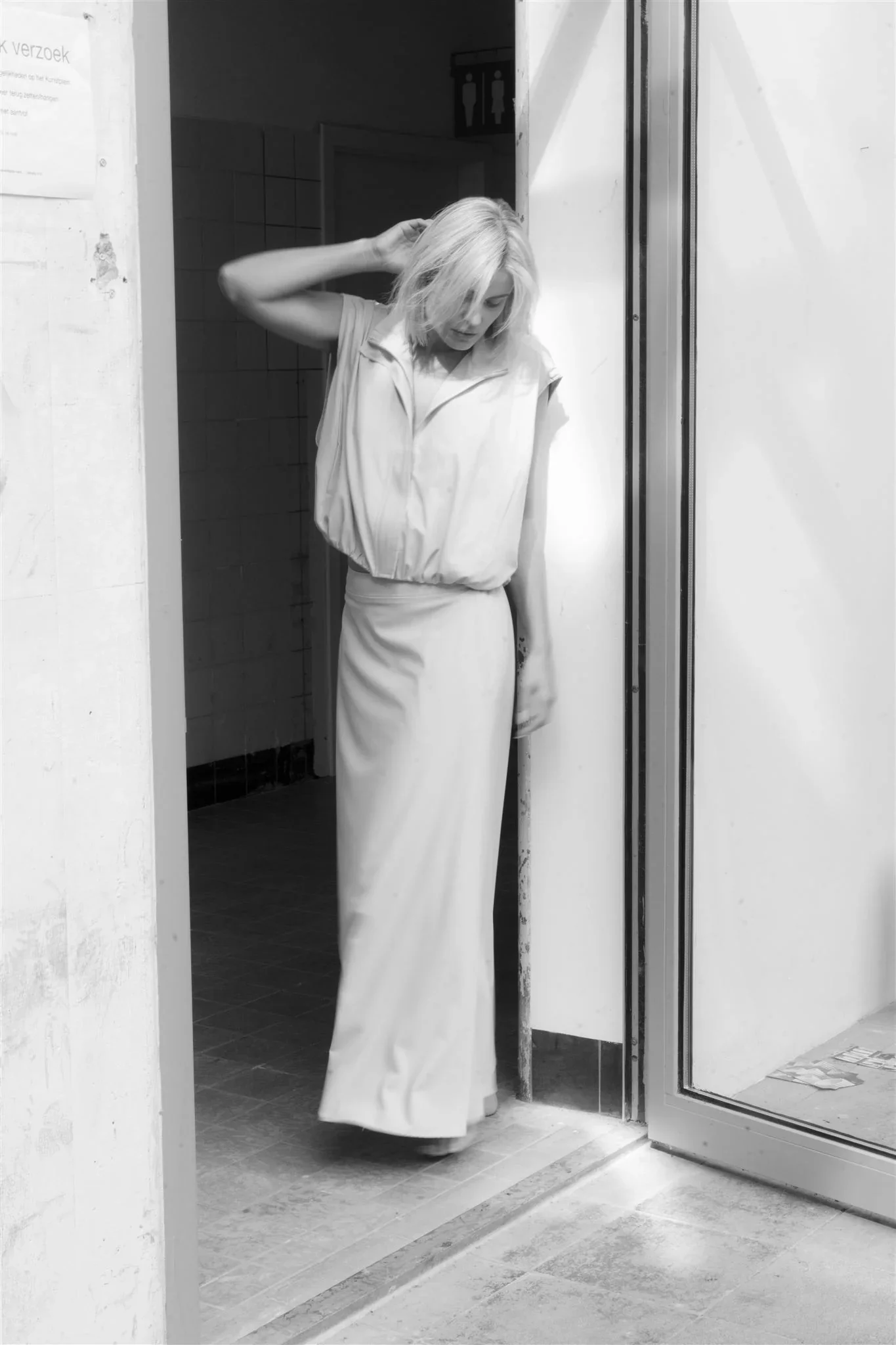 Lowen Waistcoat sand 2.webp