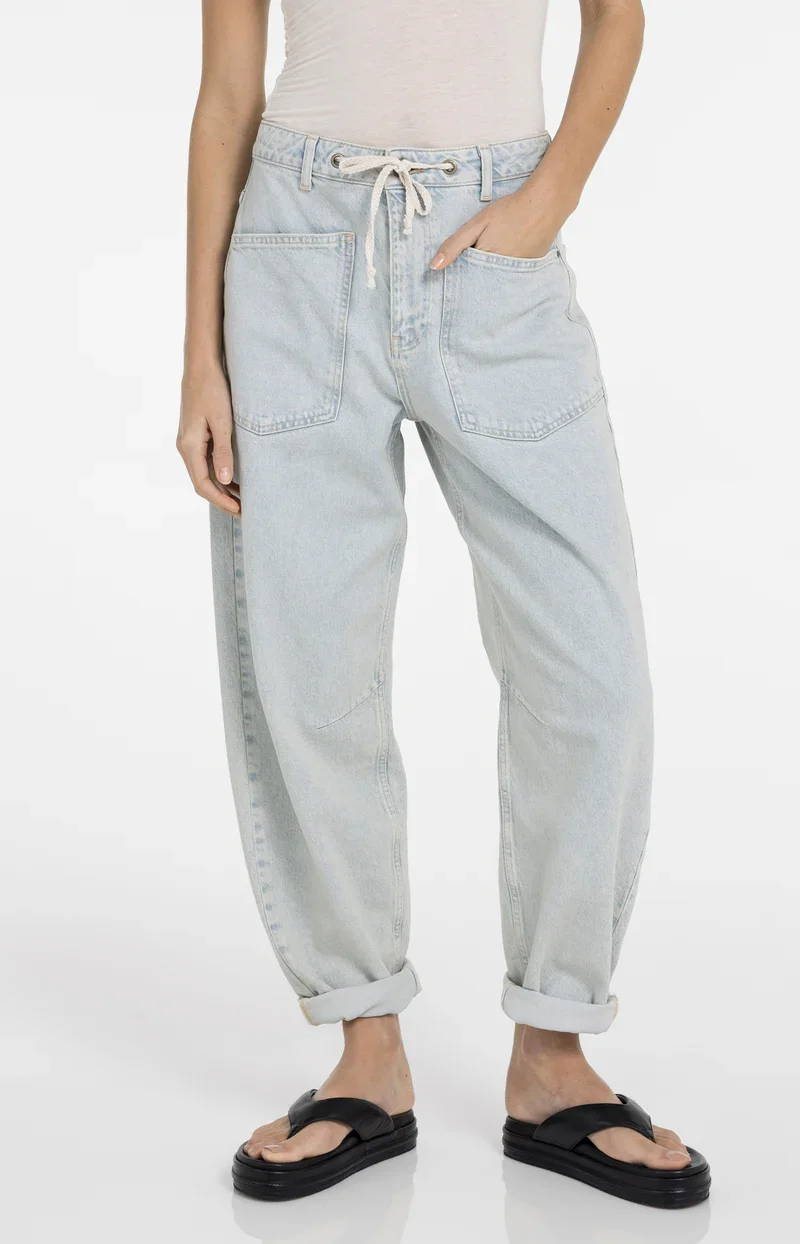 Gekleurde denim met koortstluiting 1.webp