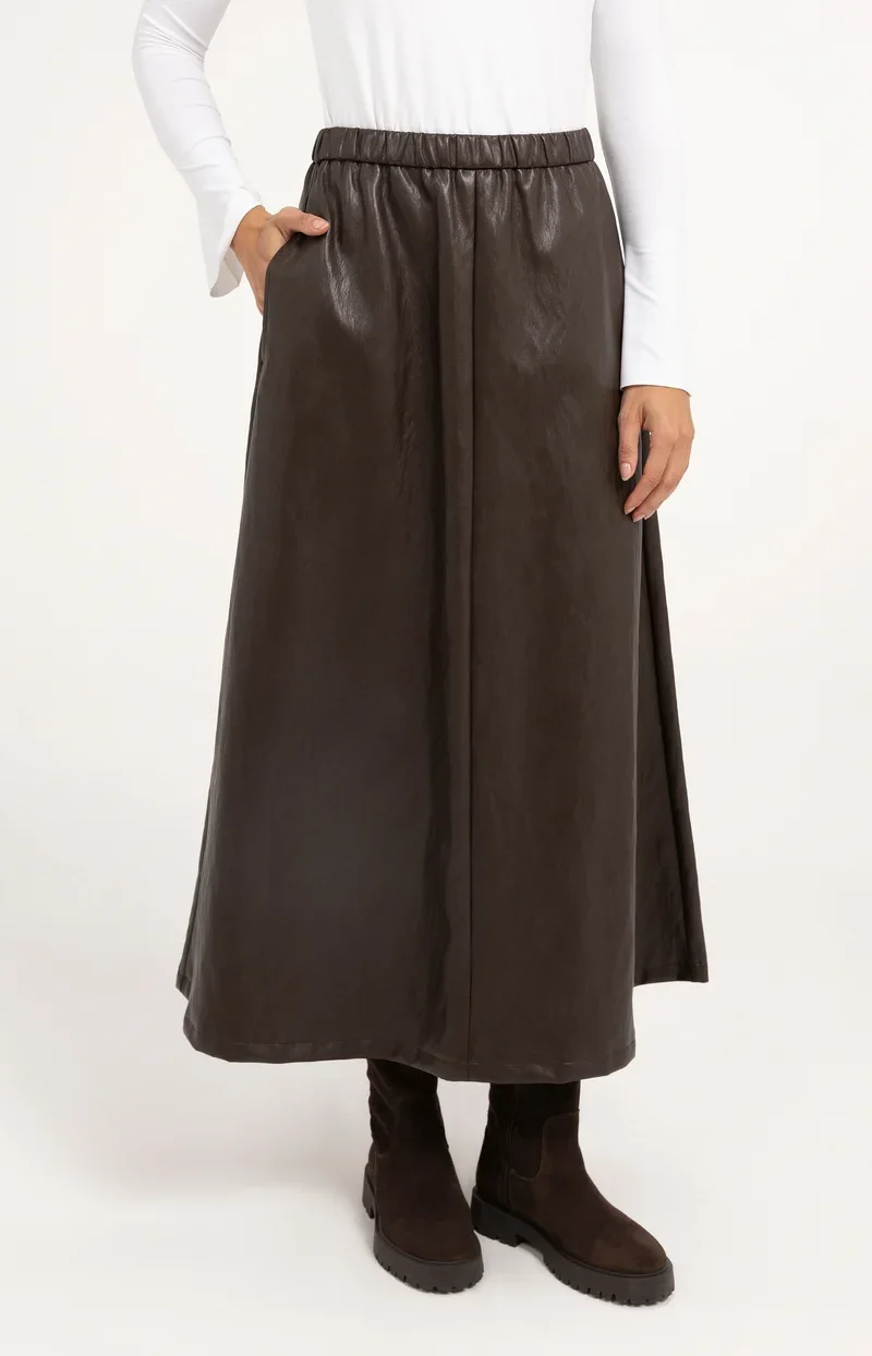 faux-leather-midi-skirt-with-pockets-delicioso-brown_0bff1284-870a-4262-a16d-a0b3458a01ab.webp
