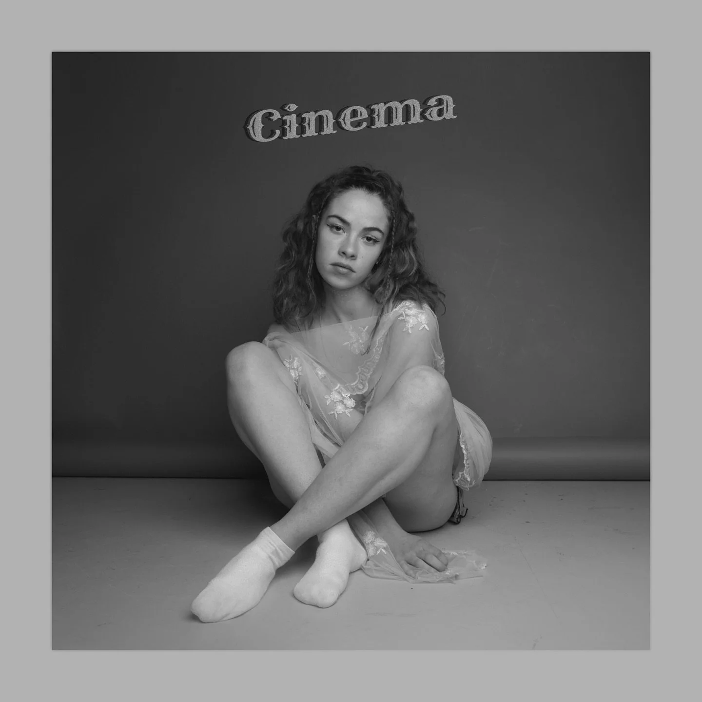 Cinema is out today!!! 🤍

Many people came together to make this possible, from musicians to photographers. Thank you dream team x