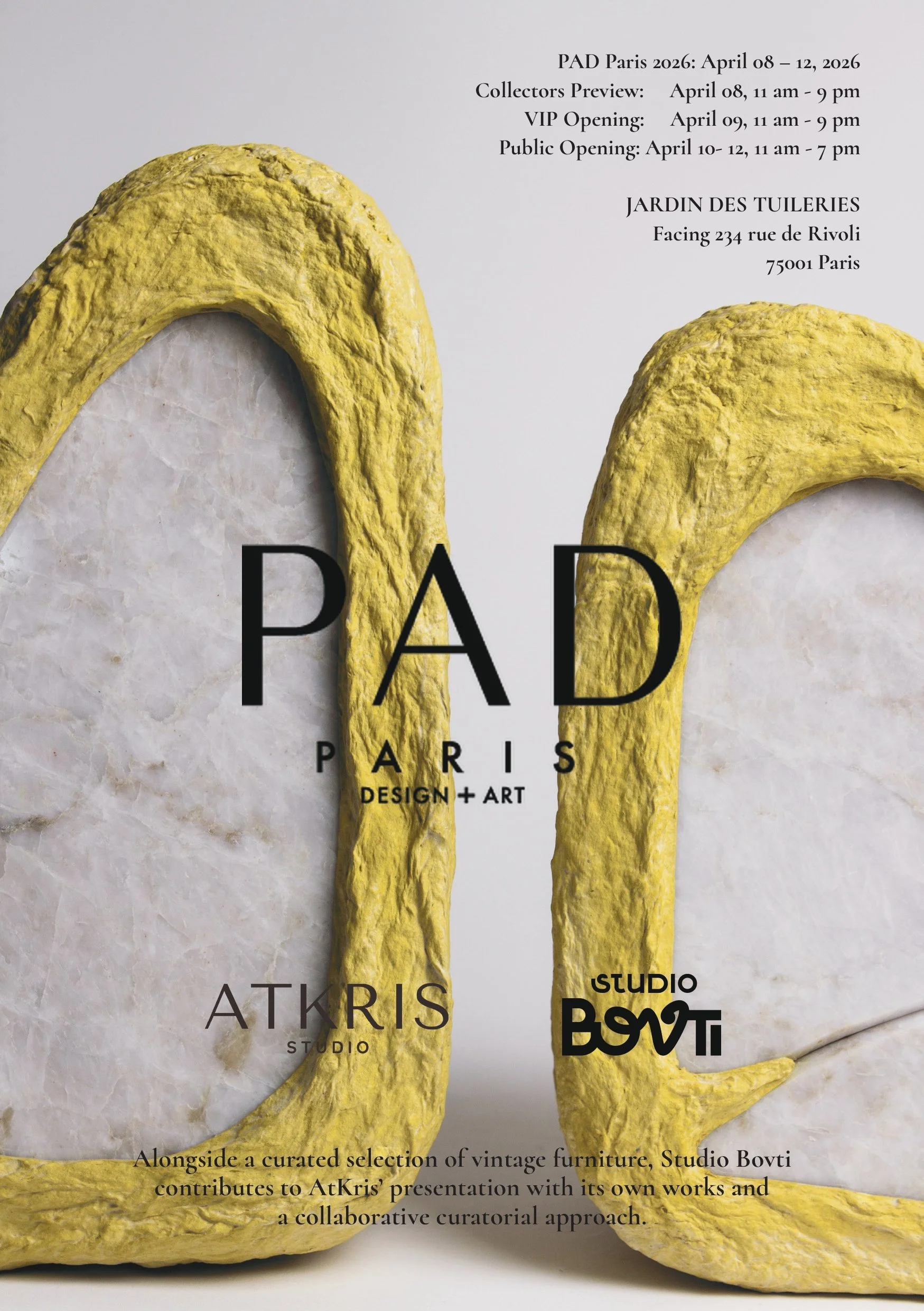 Ein Plakat für eine Ausstellung in Paris von 8. bis 12. April 2026, mit den Öffnungszeiten und Details zum Veranstaltungsort. Das Design zeigt eine Nahaufnahme von zwei Skulpturen in Gelb, mit schwarzem und goldfarbenem Text.