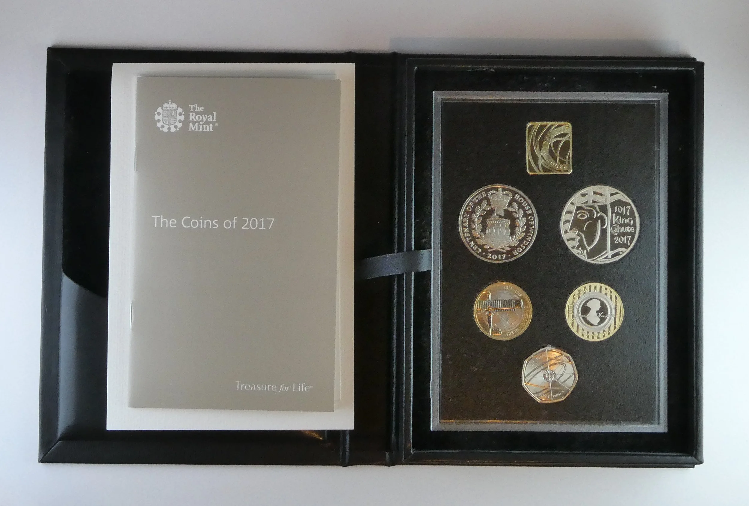 Royal Mint Commemorative Proof Set 2017 with brochure