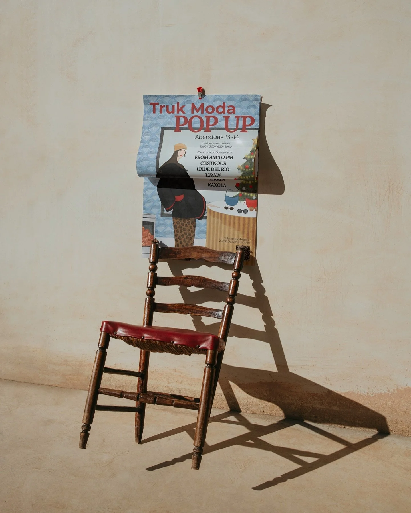 Truk Moda dendarentzako gabonetako Pop Up-erako egindako kartel ilustratua.

&mdash;&mdash;&mdash;

Cartel ilustrado realizado para el Pop Up de navidad de @trukmoda 

Ilustratzailea @uxuedelrio