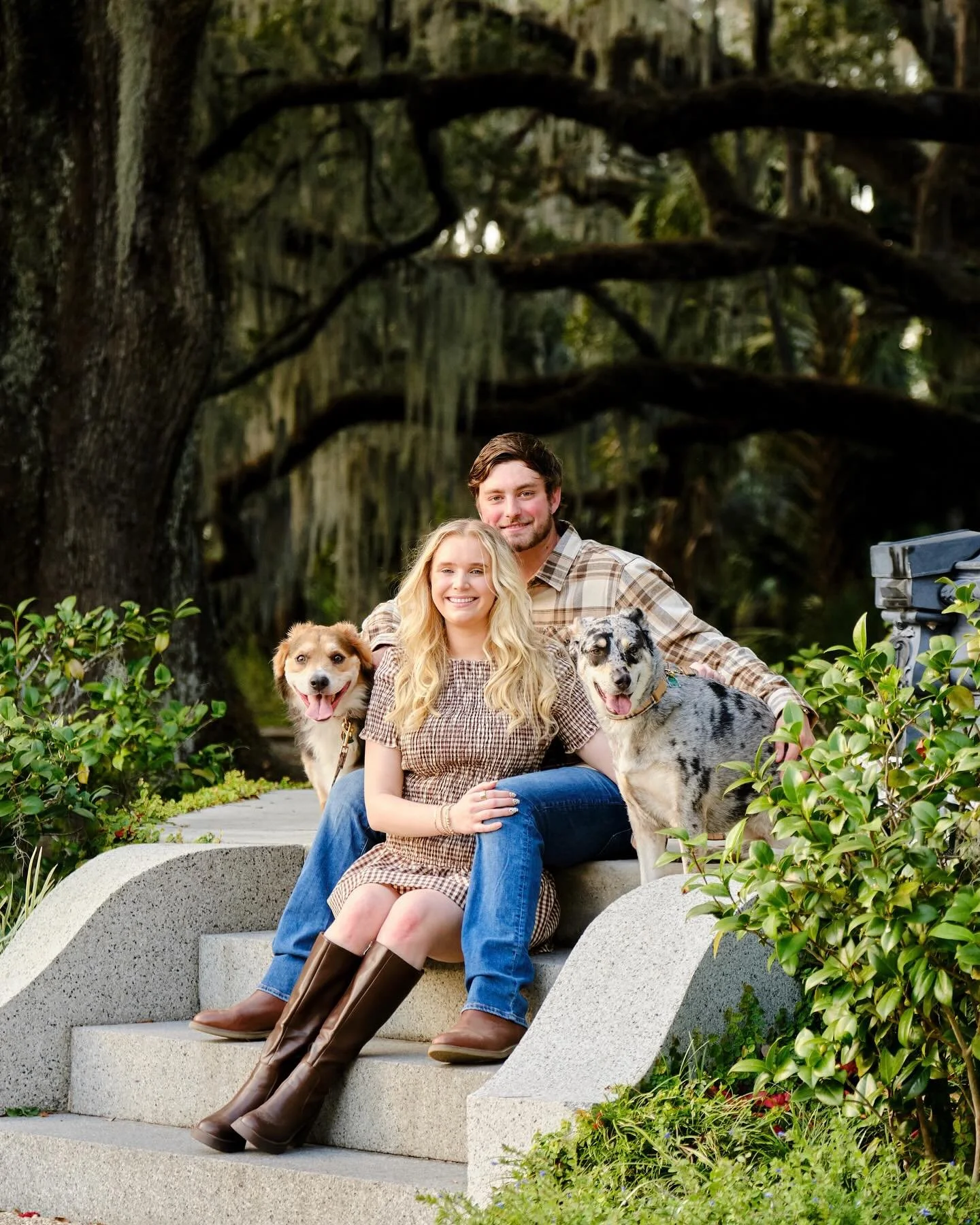 It&rsquo;s the Fall Yall! Time for portraits for your holiday cards and more!
504-957-8412