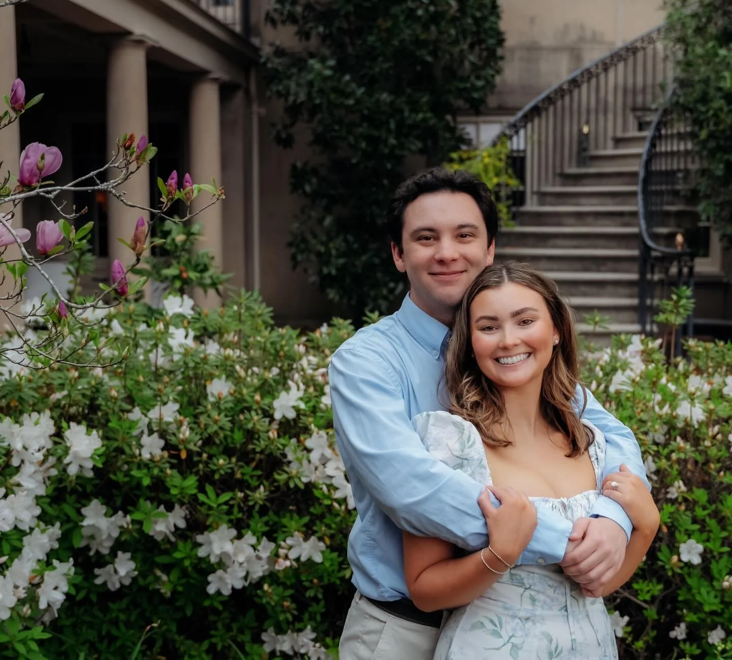 @longuevuehg offers beautiful gardens and a relaxed environment for portrait sessions.  These images of Maddie and Alex are stunning.