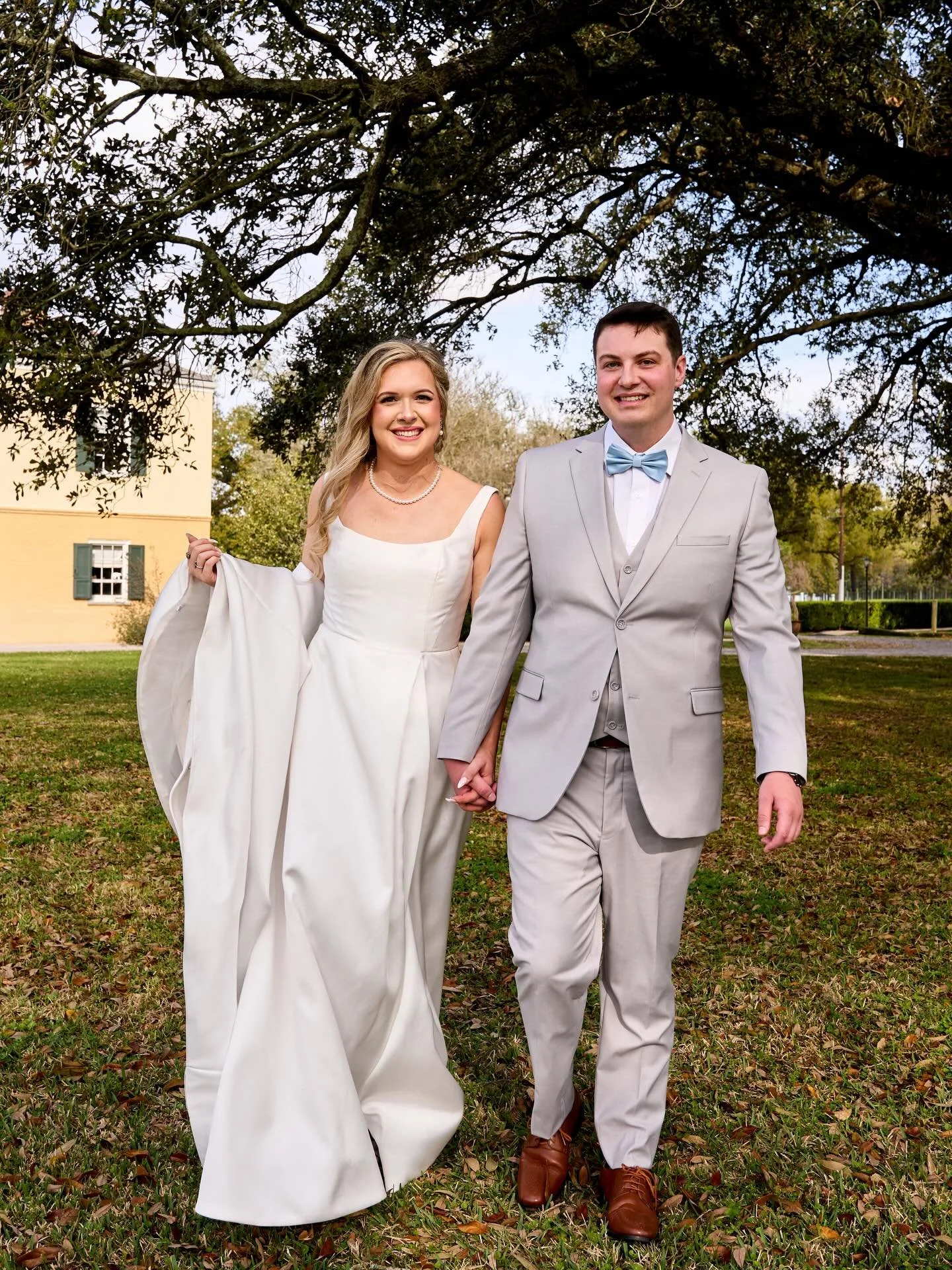 Brandon and Jessica said &ldquo; I do&rdquo; under the beautiful sunset as the moss was gently blowing in the breeze.  Sounds like a page from a romance novel. 😁
