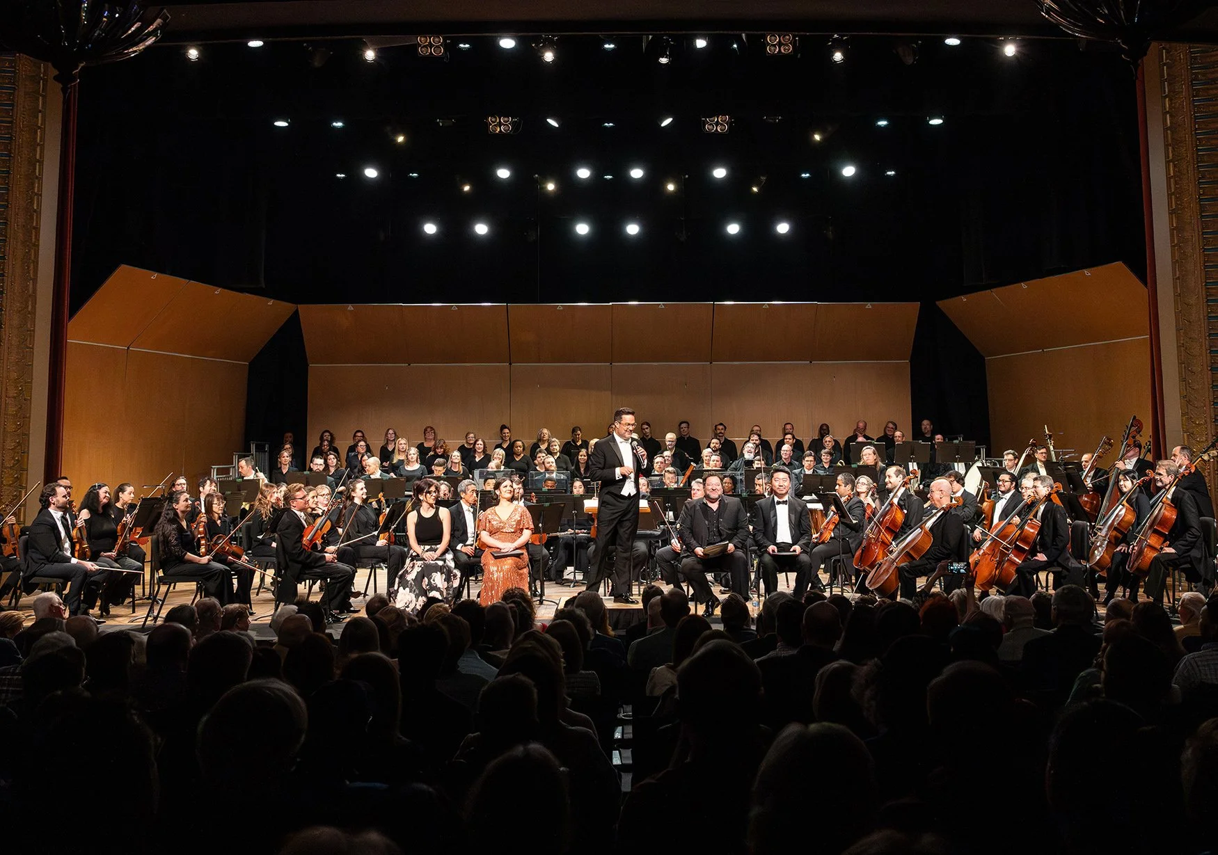 lpo_orchestra_ending_performance_taking_a_bow_gk_photography.jpg
