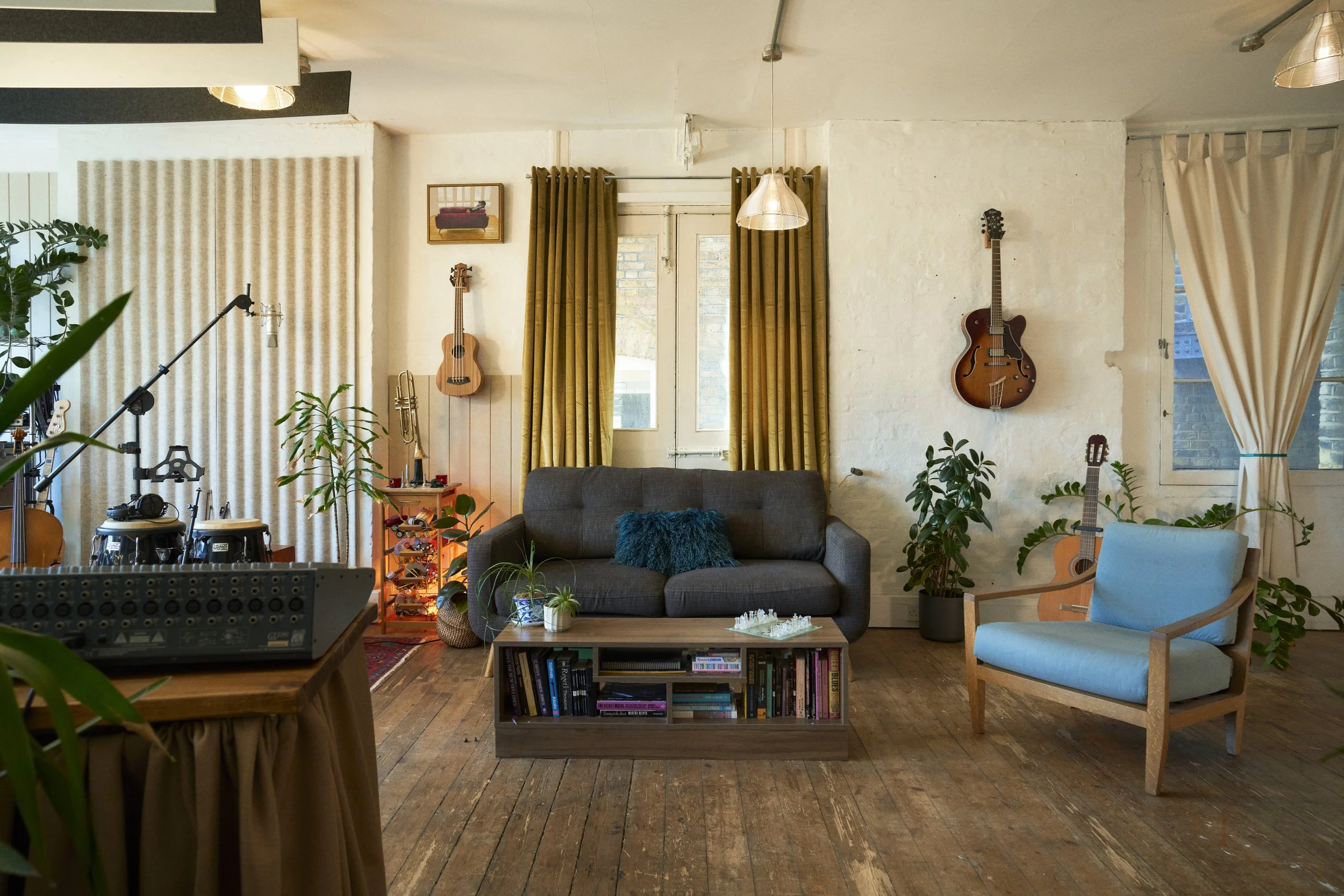ARTIST'S AREA