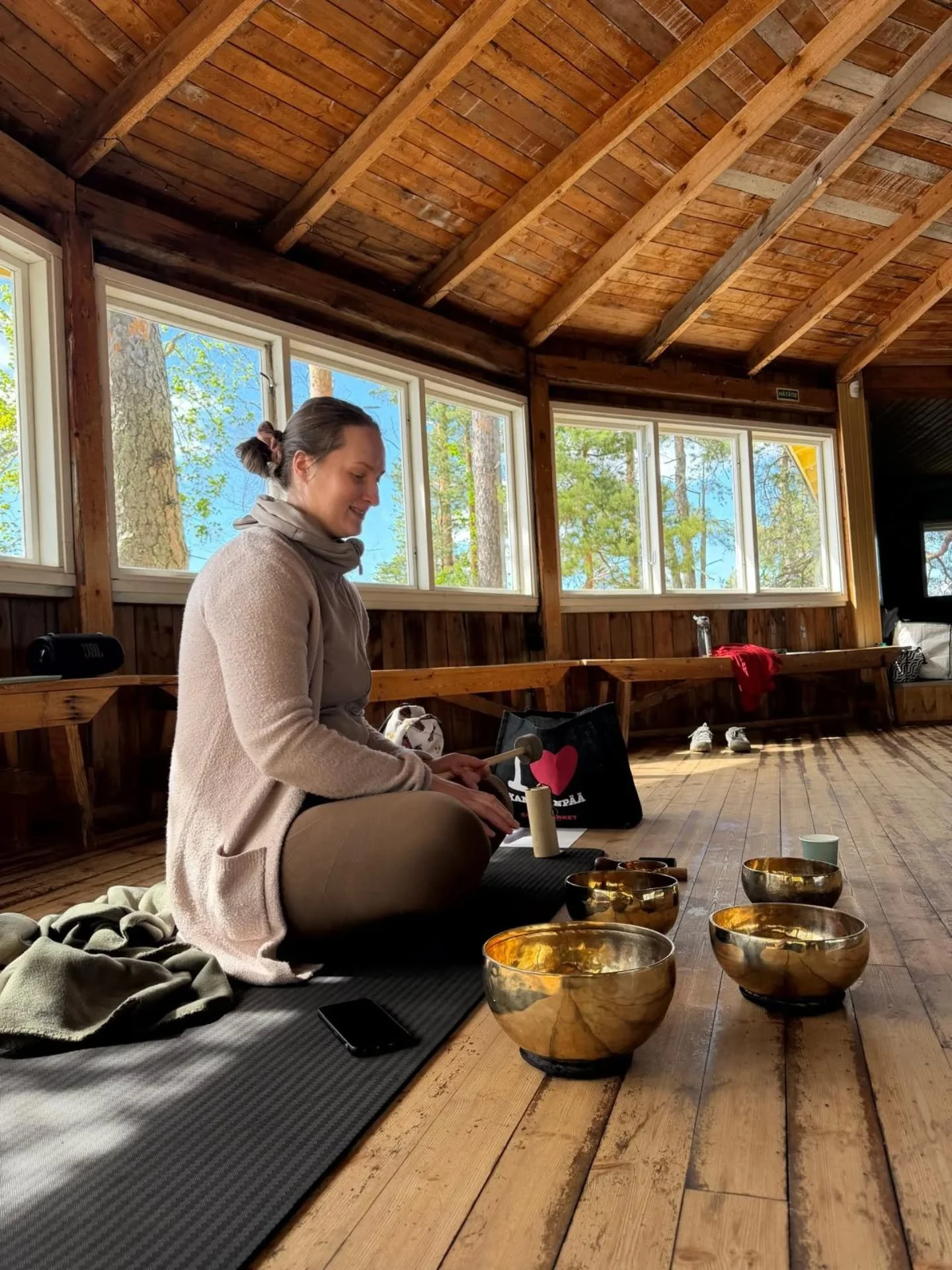 KES&Auml;JOOGA PIRKKALASSA ALKAA 1.6.☀️

Kes&auml;n ihanimmat joogahetket luonnon keskell&auml; alkavat taas!

Maanantai-iltaisin Haikan lavalla:
✨ 17.30&ndash;18.30 Flow jooga
Virtaavaa, hengityksen tahdissa liikkuvaa joogaa

✨ 18.45&ndash;19.45 Yin