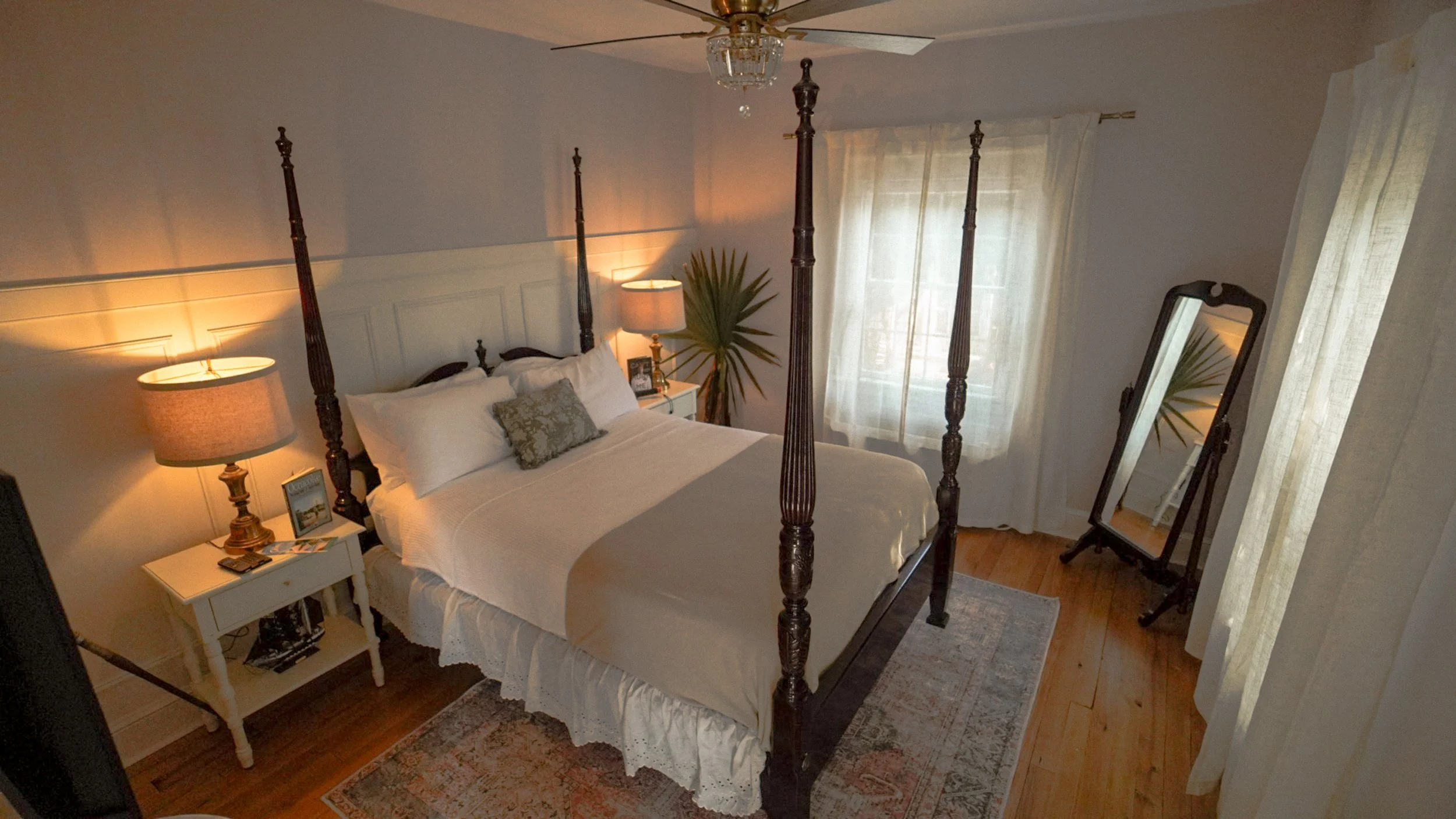 Marooner suite bedroom