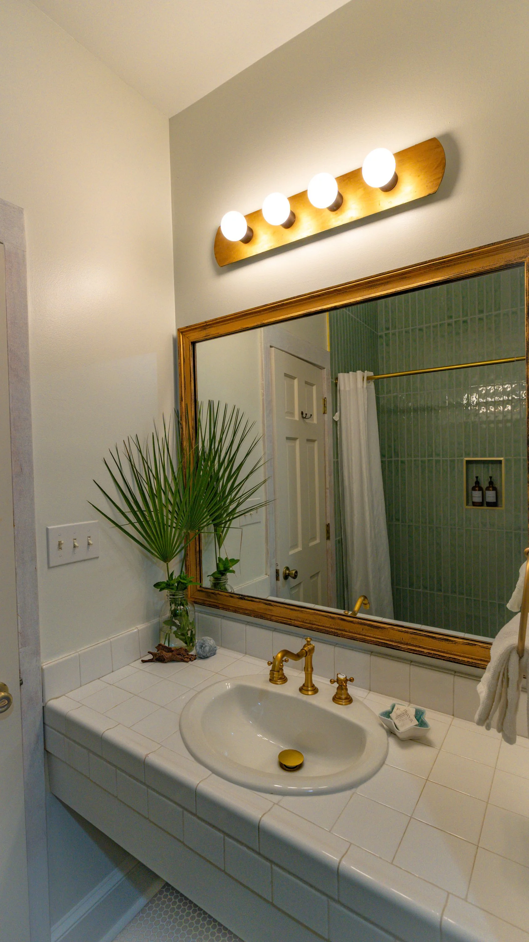 Whydah suite detail