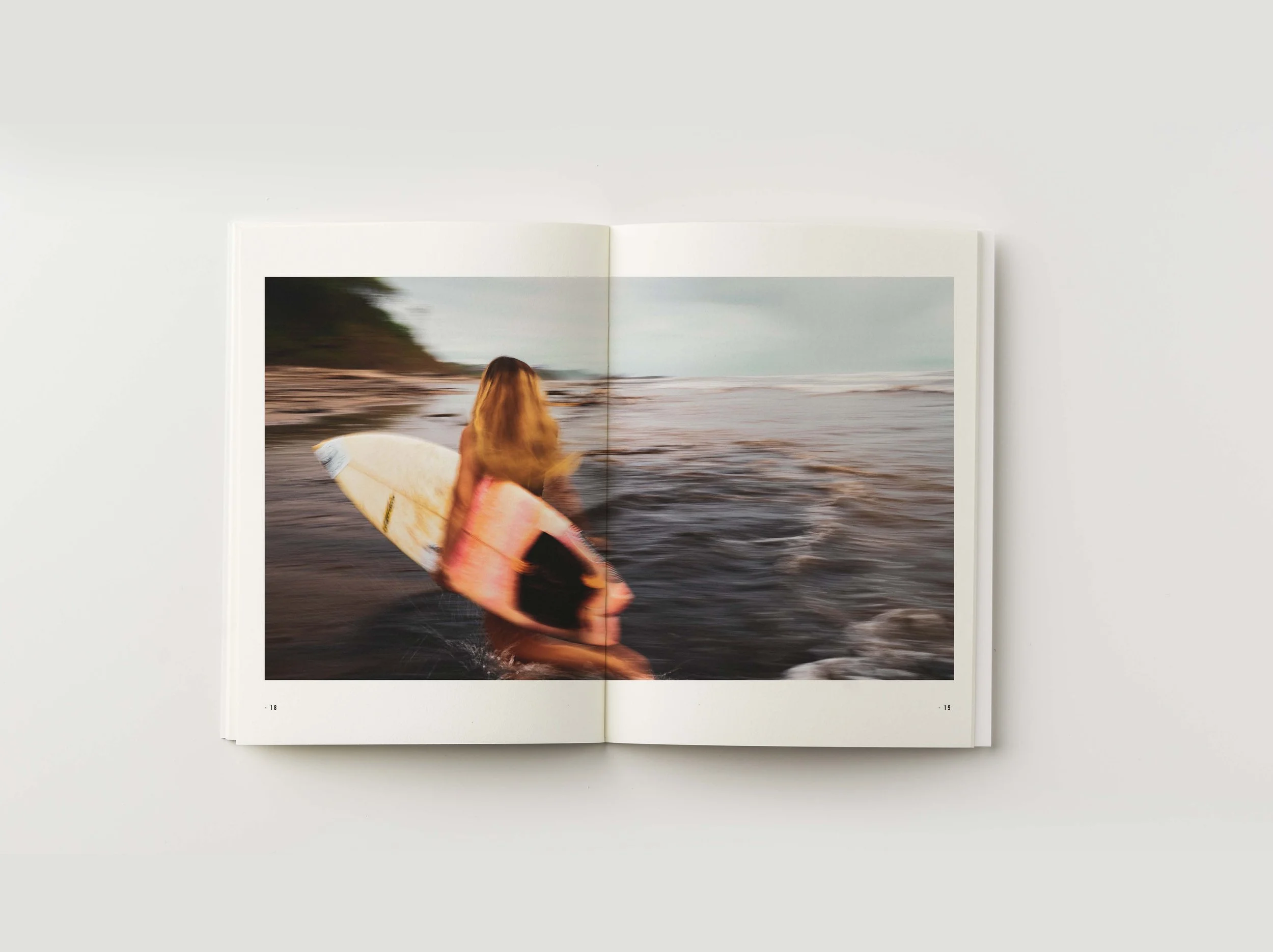 001_MaxineBook_Mokcup_Open_6.jpg