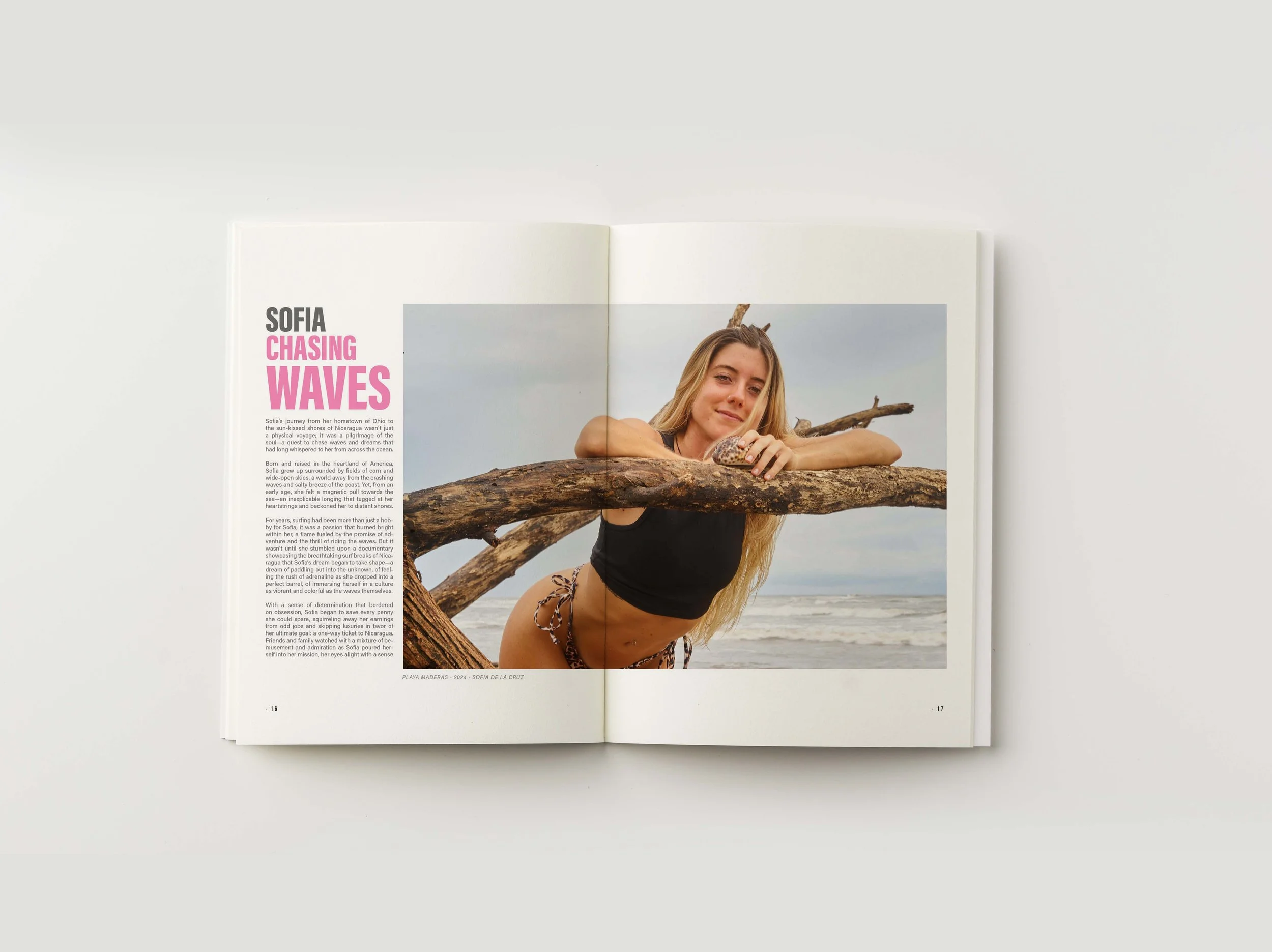 001_MaxineBook_Mokcup_Open_17.jpg