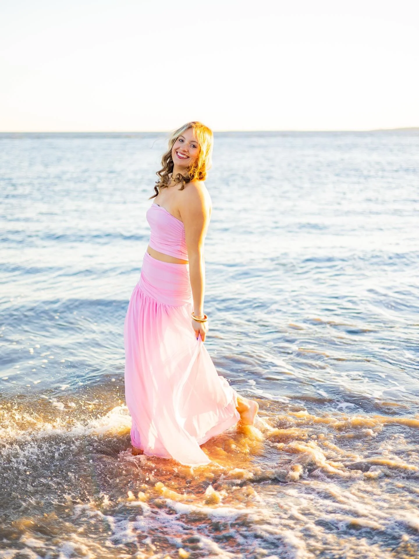 This Sunday&rsquo;s Senior Feature is Kyleigh!

Her senior session was seriously a blast from start to finish! We captured sweet moments with her sister, showed off her lacrosse stick, celebrated her next chapter with her college flag + pendant, and 