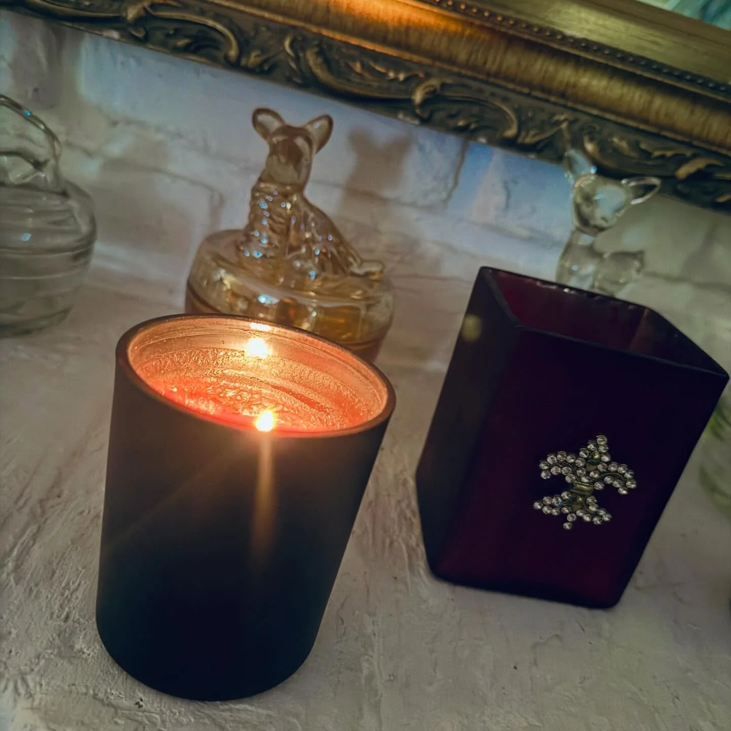 🌹 I made a batch of Rose Candles before I left for the west coast and brought two with me. I knew in my heart that the succulent, loving aroma would help me and my sister navigate feelings of grief and loss. 

🌹 I also knew her scent would fill the