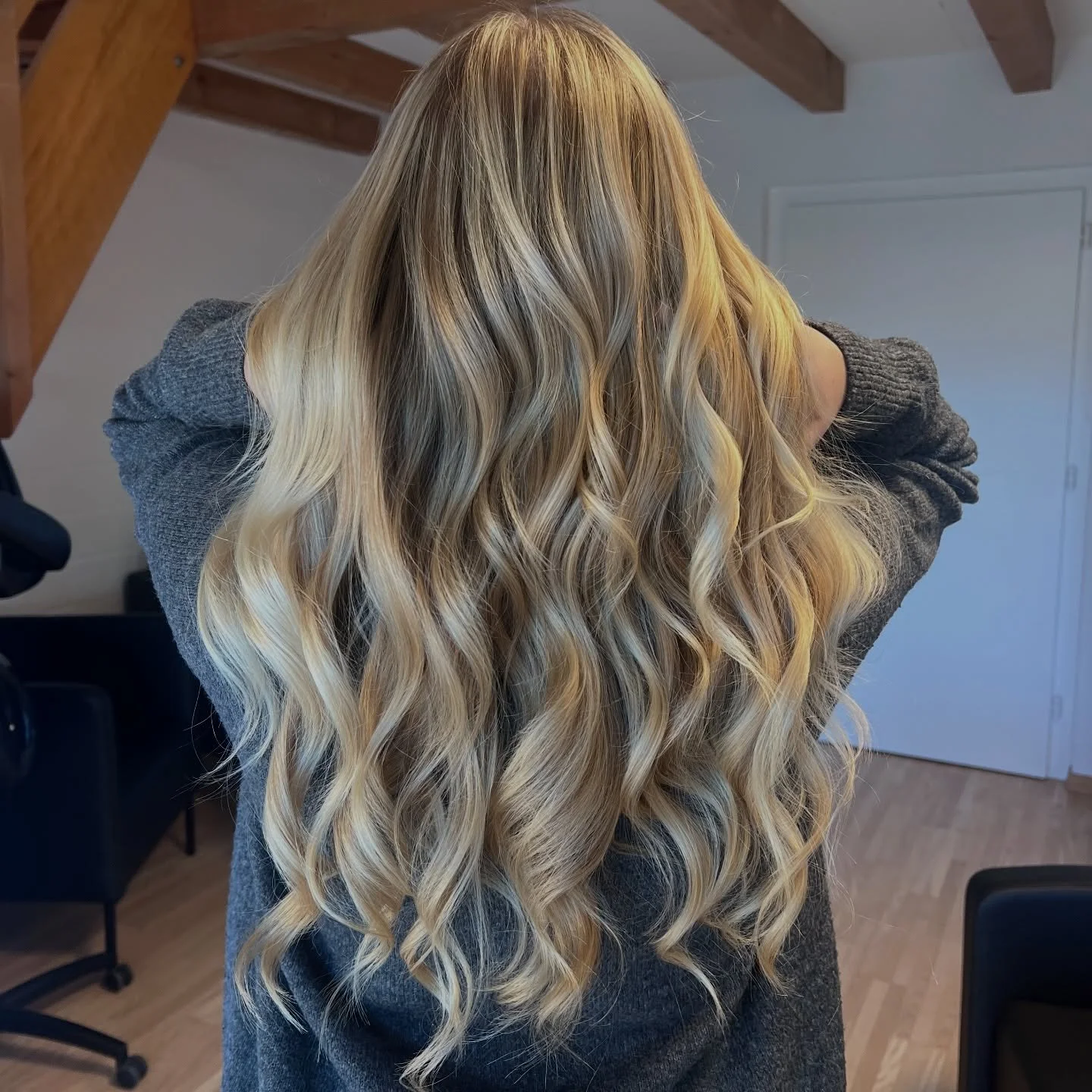 #balayage #blonde #hair #haircut #waves #shinefinity #wella #blondorwella #sebastianprofessional #glowhairbyalisha
