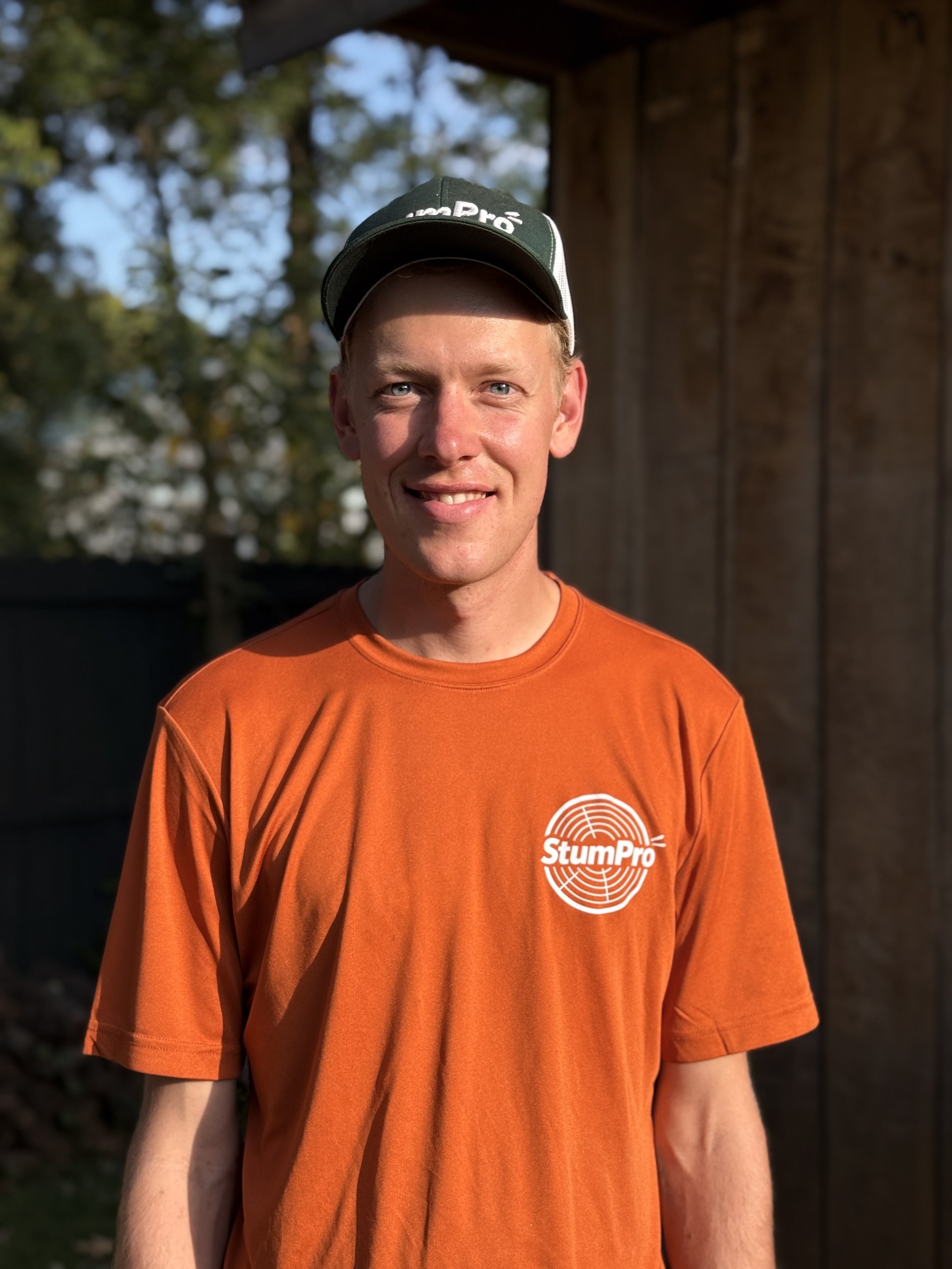 What should you look for when hiring a stump grinder?