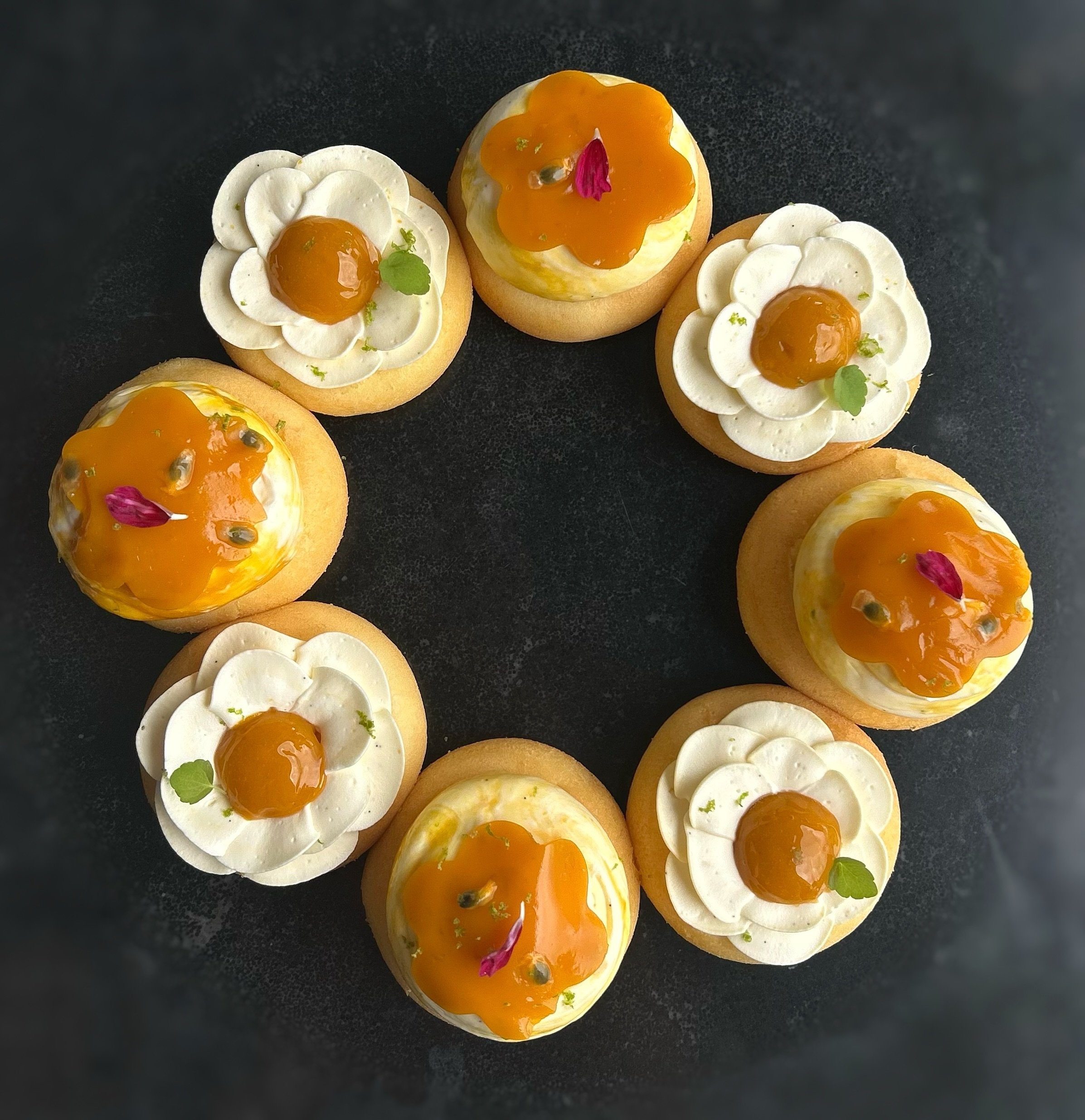 BABA EXOTIQUE 🥭🍋&zwj;🟩💜
mangue, passion &amp; citron vert 🌞
pate &agrave; baba imbib&eacute;e de sirop passion citron vert, confit et voile exotique, ganache mont&eacute;e vanille 

pur&eacute;e de mangue &amp; fruit de la passion @ponthier_offi
