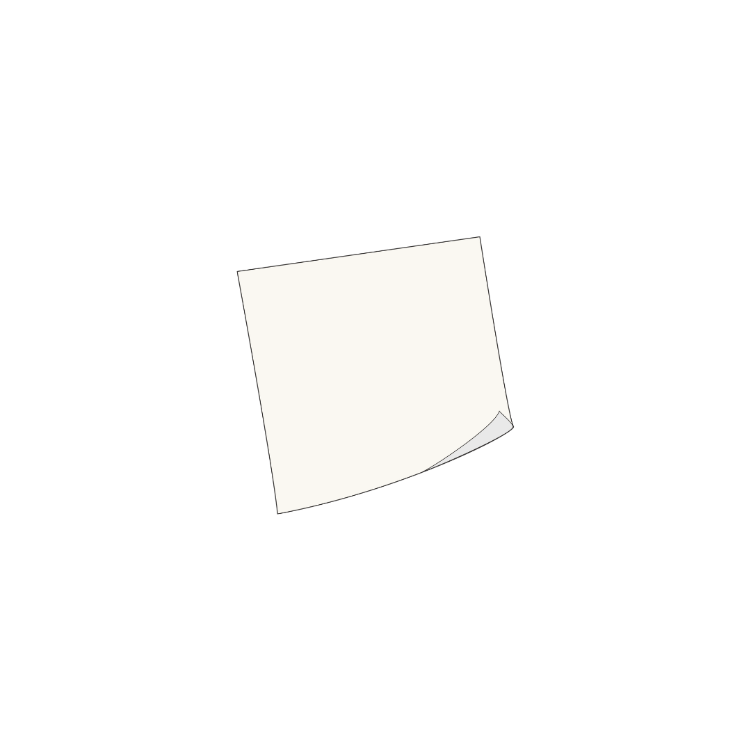 Feuille de papier blanc pliée en deux, posée sur une surface noire.