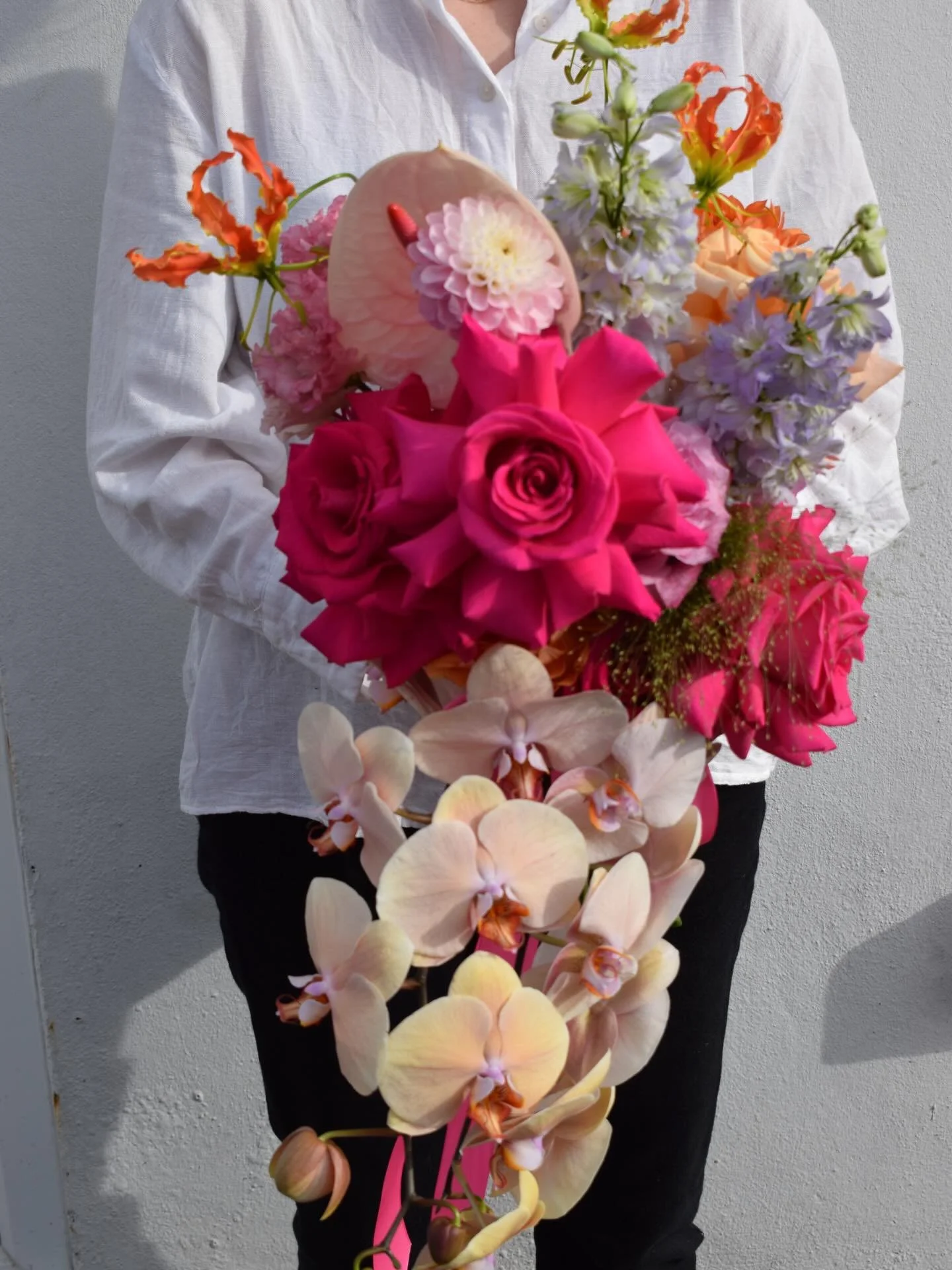 the lil glimpse of sunshine today has me reminiscing about warm sunny days of wedding prep and capturing bridal bouqs in all their glory ✨ swipe for a st leonards sunset tonight x

london wedding florist | sussex wedding florist | limekiln weddings |