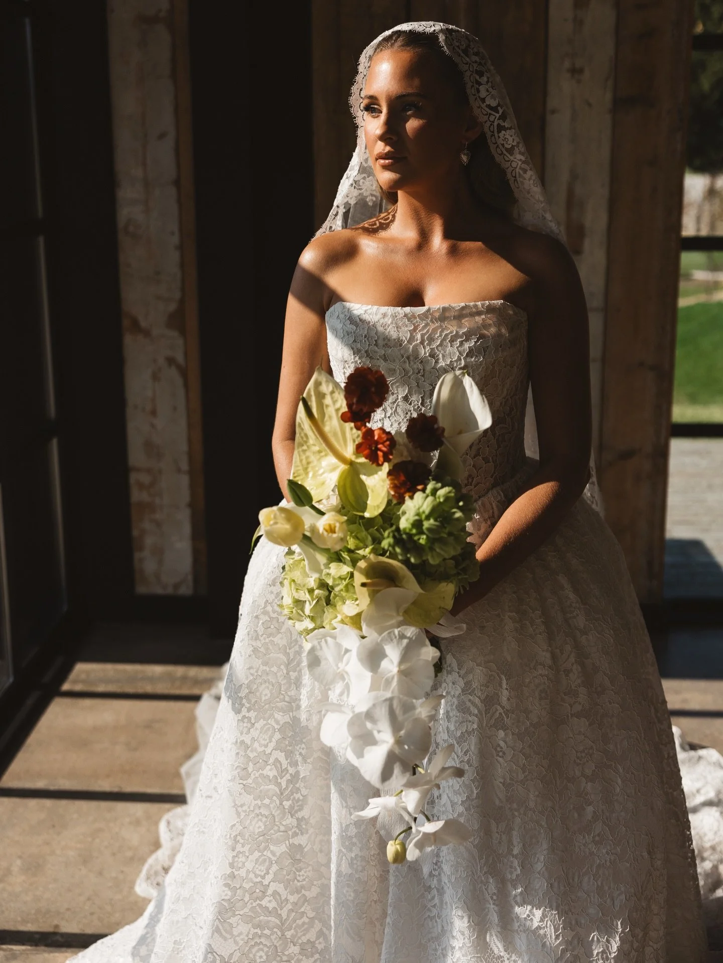 intricate lace, cascading orchids, glowy candlelight &amp; tumbling, pleated drapes at @thebarnatbotleyhill 🦢

these florals were soo fun to create, spotlighting wasabi green as the base of the colour palette with just lil nods of white &amp; burgun
