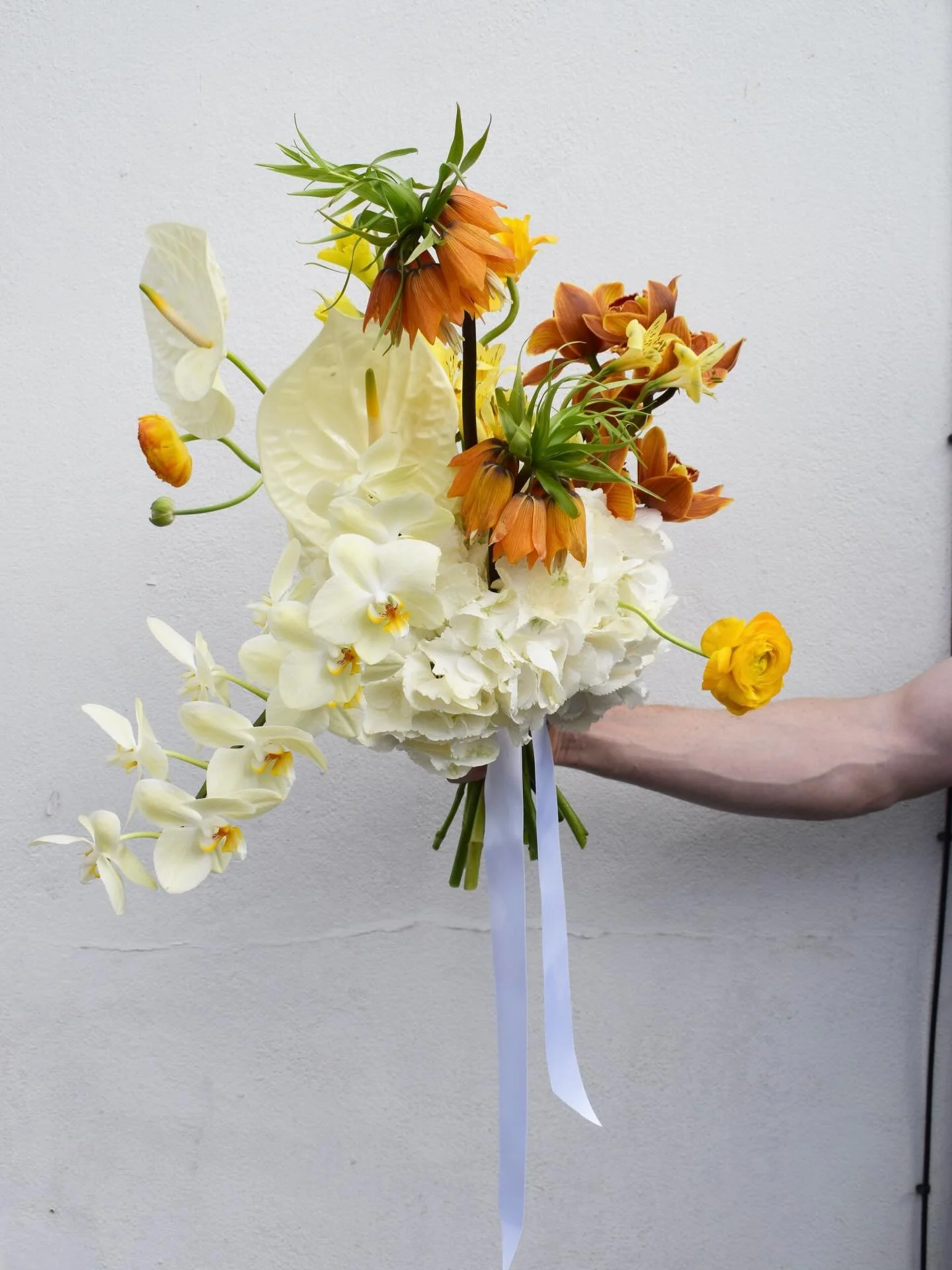 i&rsquo;m bringing yellow &amp; orange back baby. i wanna see more playful colour palettes in wedding florals, isn&rsquo;t it just so joyful?? 🍊🍌🍦

London wedding florist | custom floral design | fashion flowers | 2027 brides | Limekiln weddings |