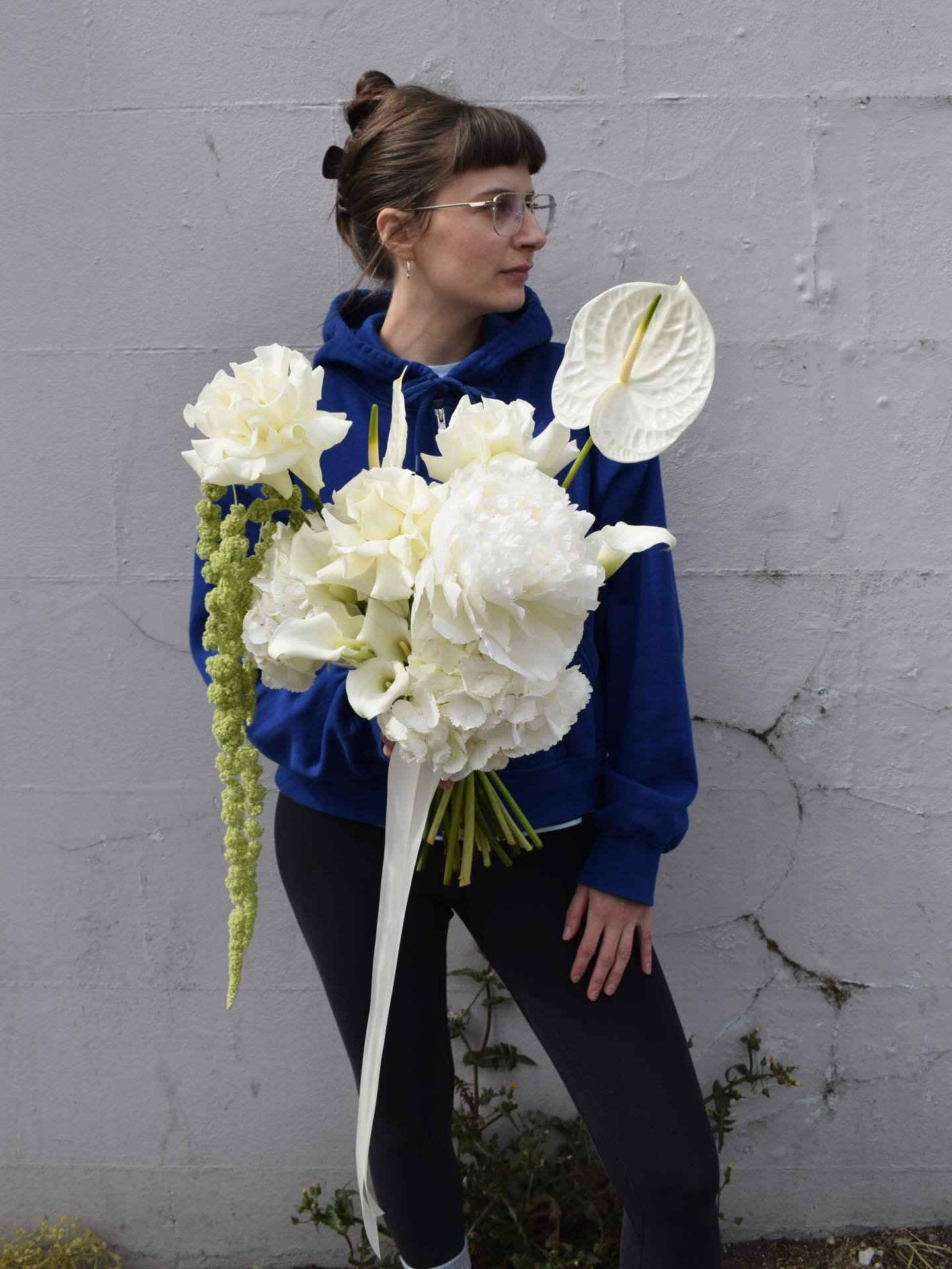 white on green, classic &amp; clean 🫧🧚🦢

London wedding florists | modern floral design | 2027 brides | Sussex florist | LIMEKILN wedding flowers | trailing bridal bouquet