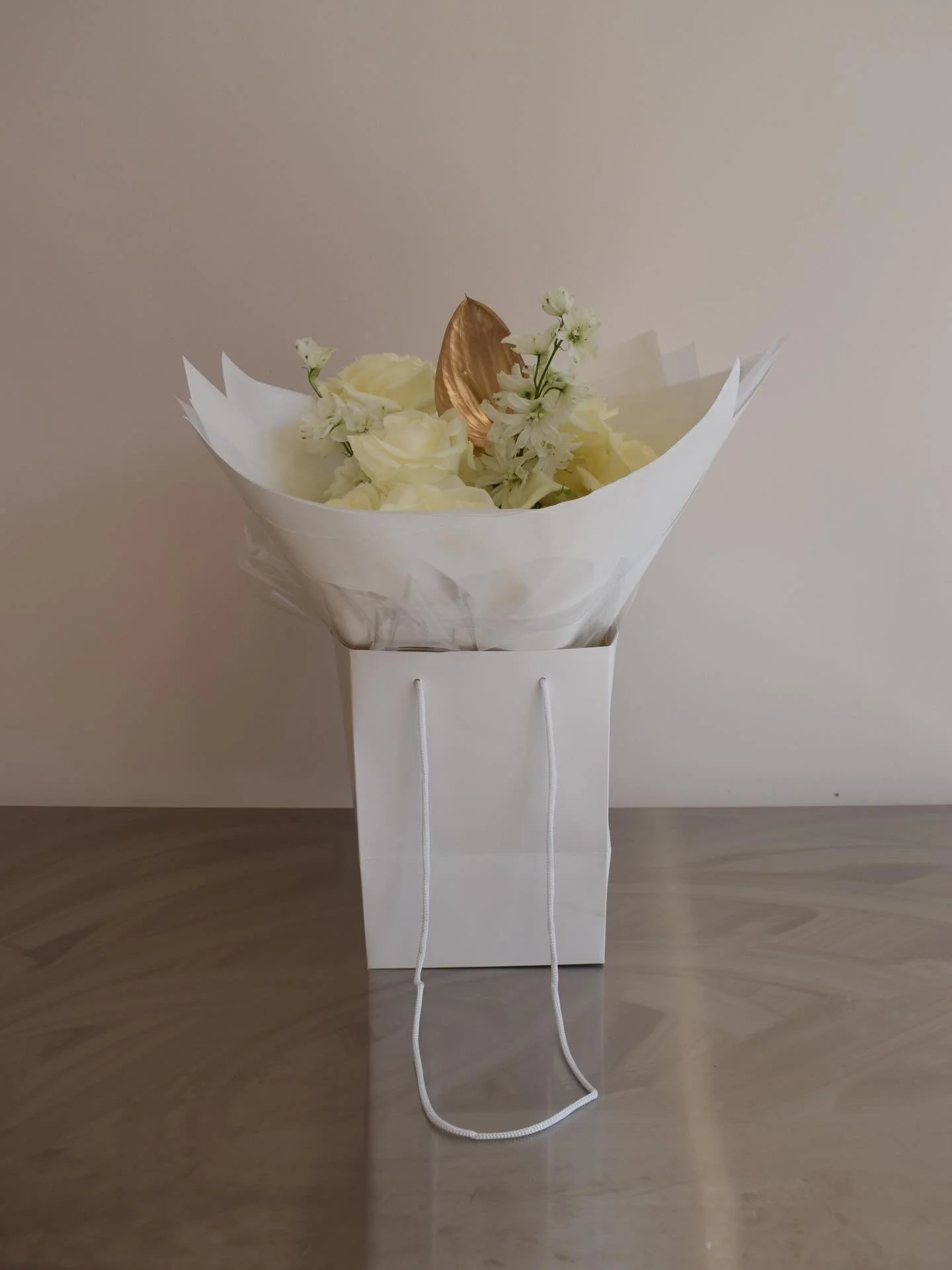 white &amp; gold gift bouquets for the gorgeous @kayali at the @bootsuk boots summer club, hosted at @staycrafted_ 🤍✨

London florists | Sussex florists | brand activation florals | Powdermills battle