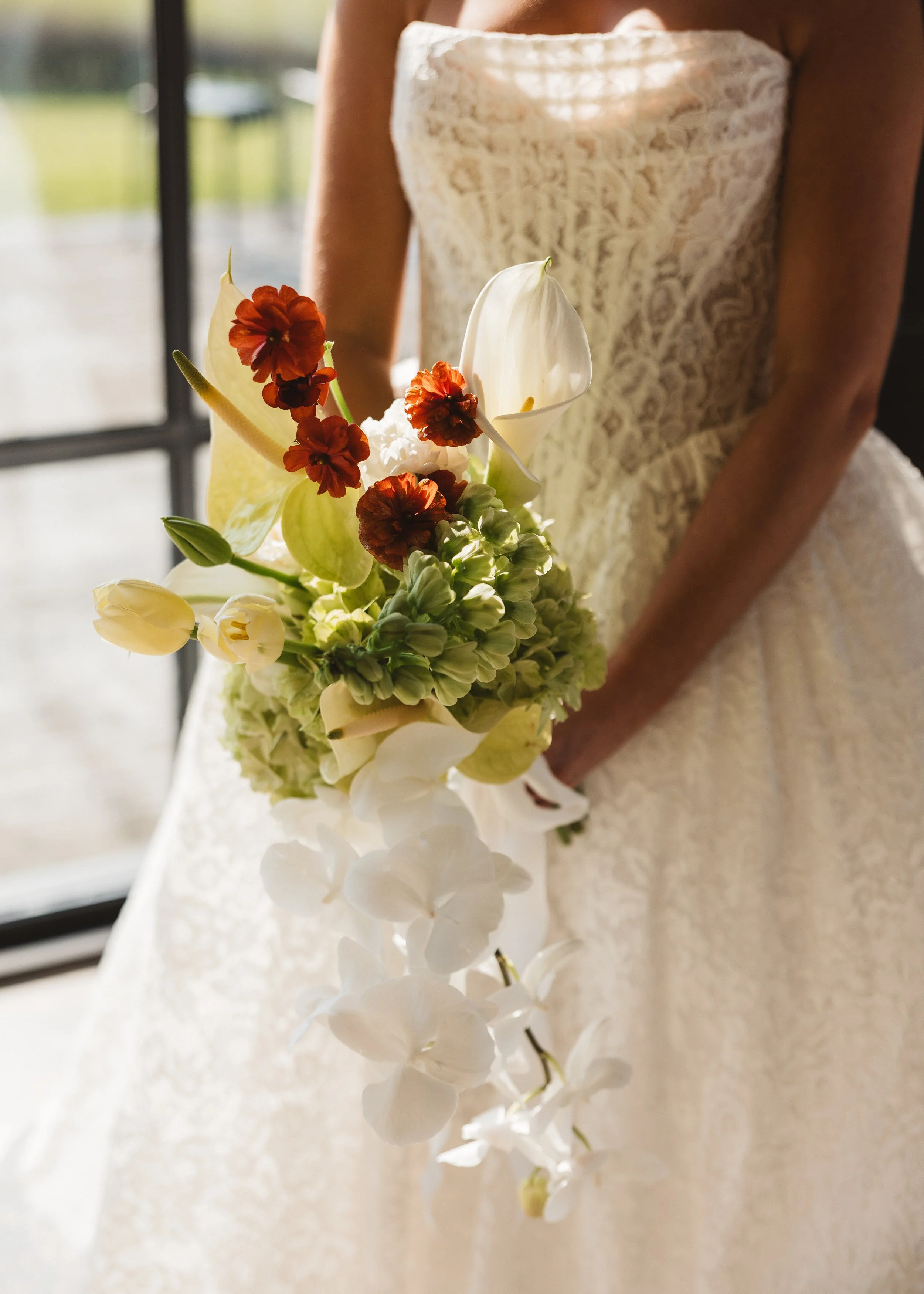 Botley Hill Barn modern wedding flowers