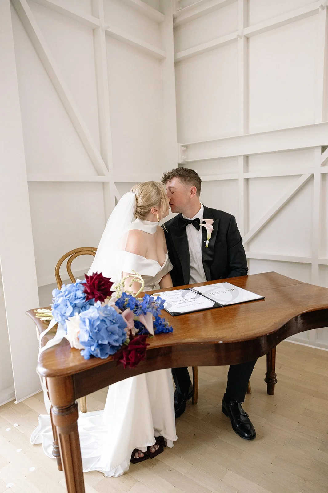Modern wedding flowers in Alder Room at LIMEKILN Sussex