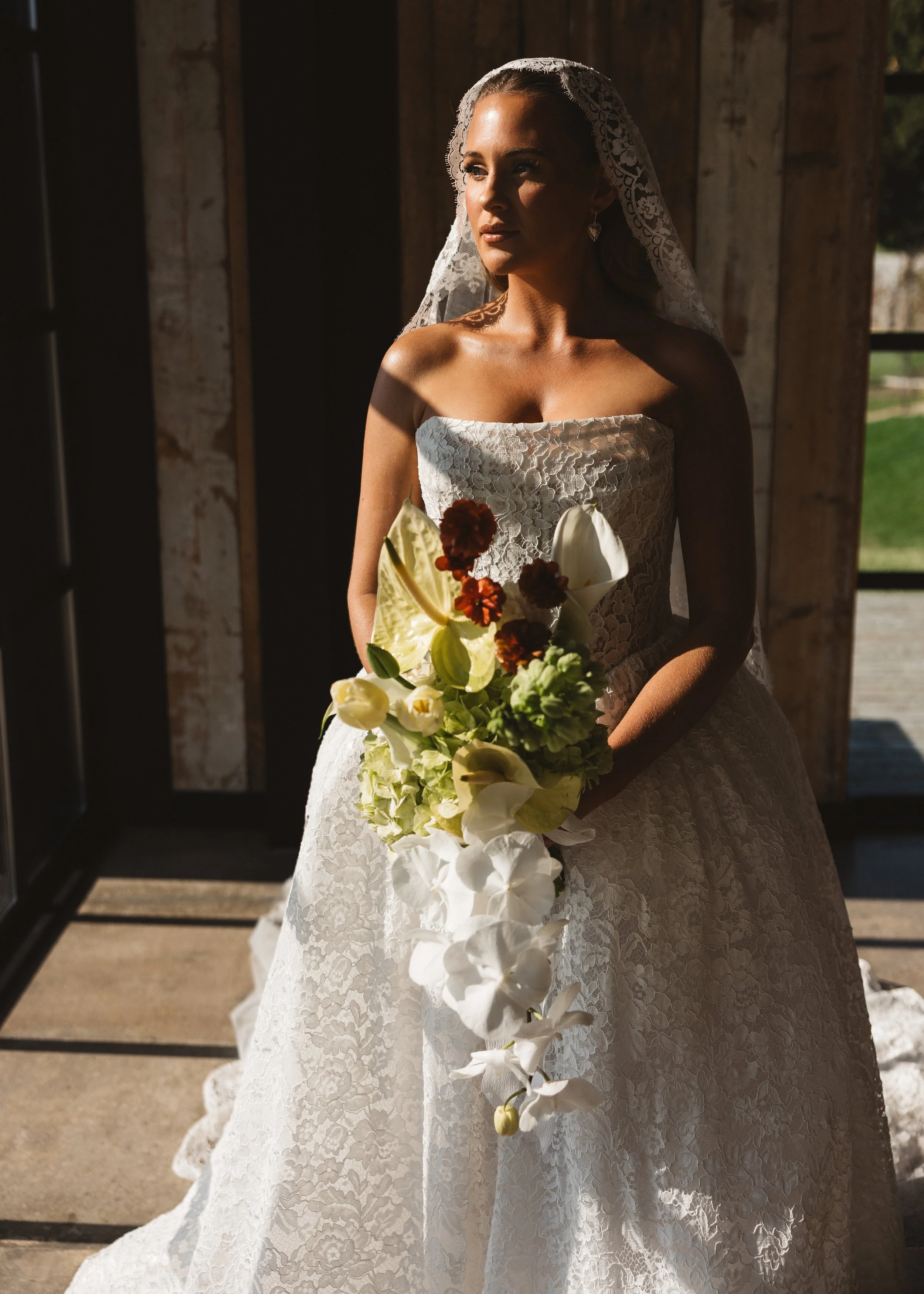 Botley Hill Barn modern wedding flowers