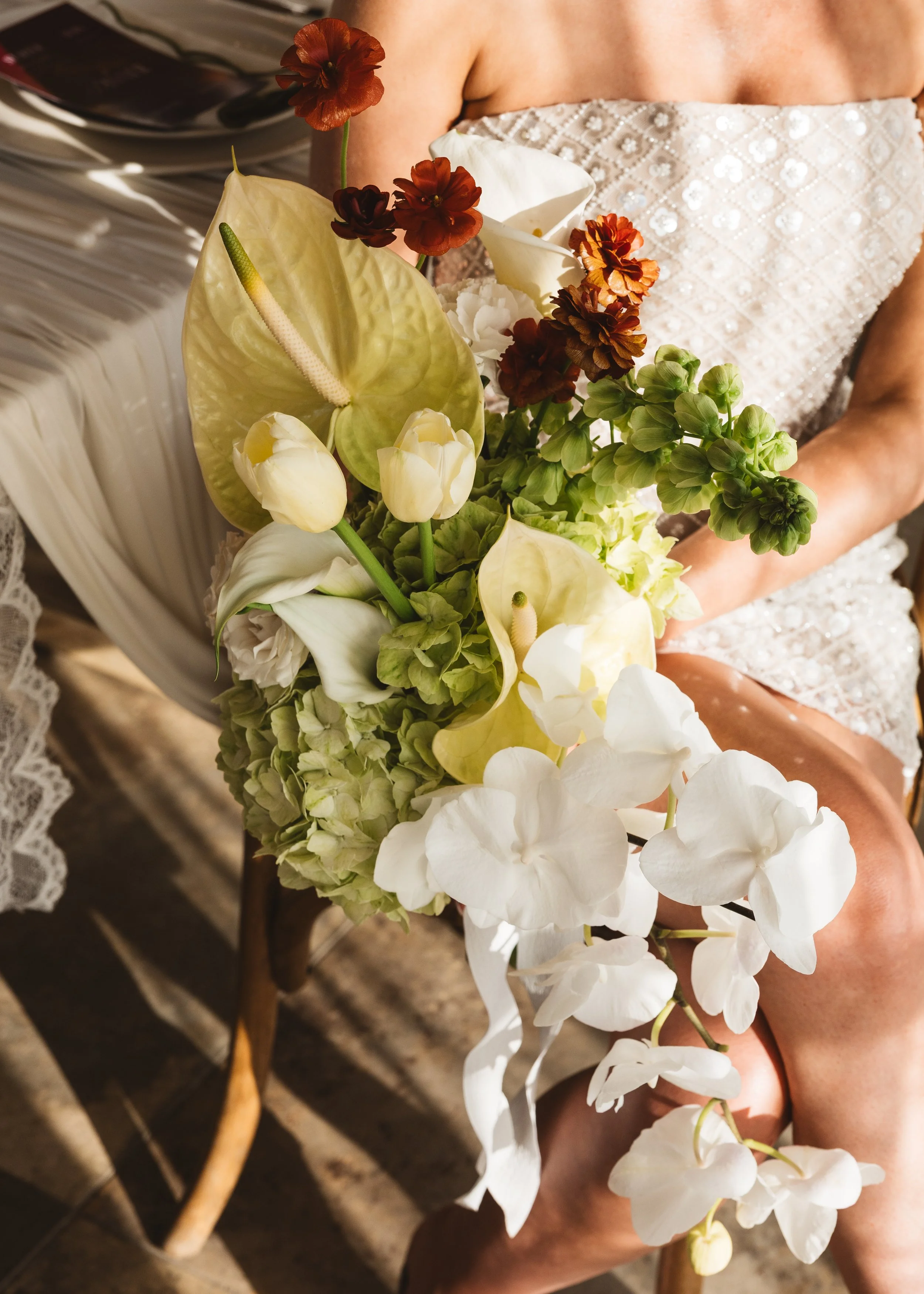 Botley Hill Barn modern wedding flowers