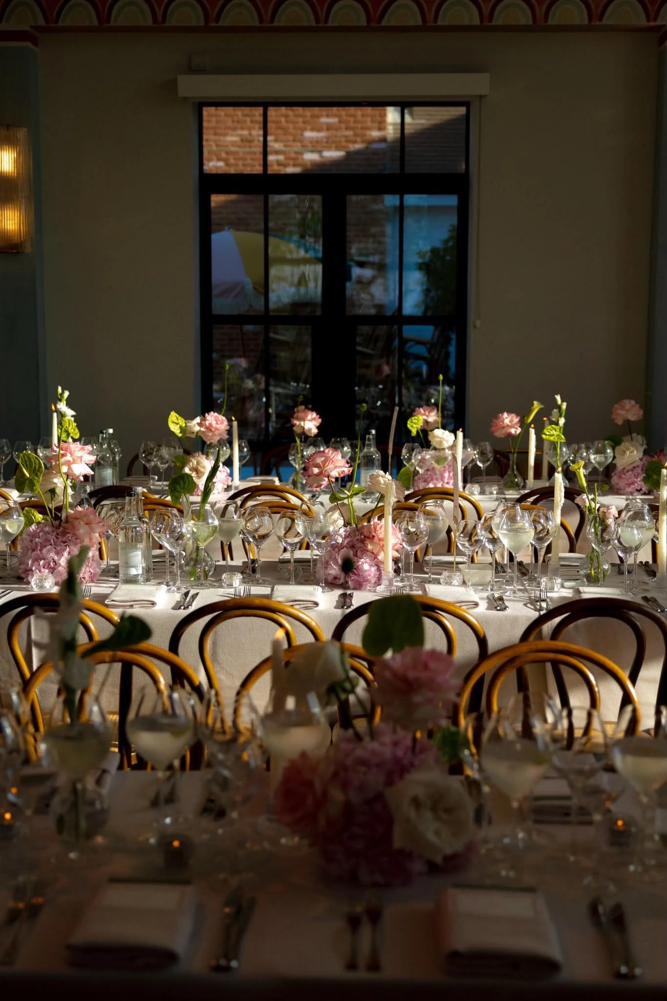 Modern pink & green table florals at LIMEKILN Sussex