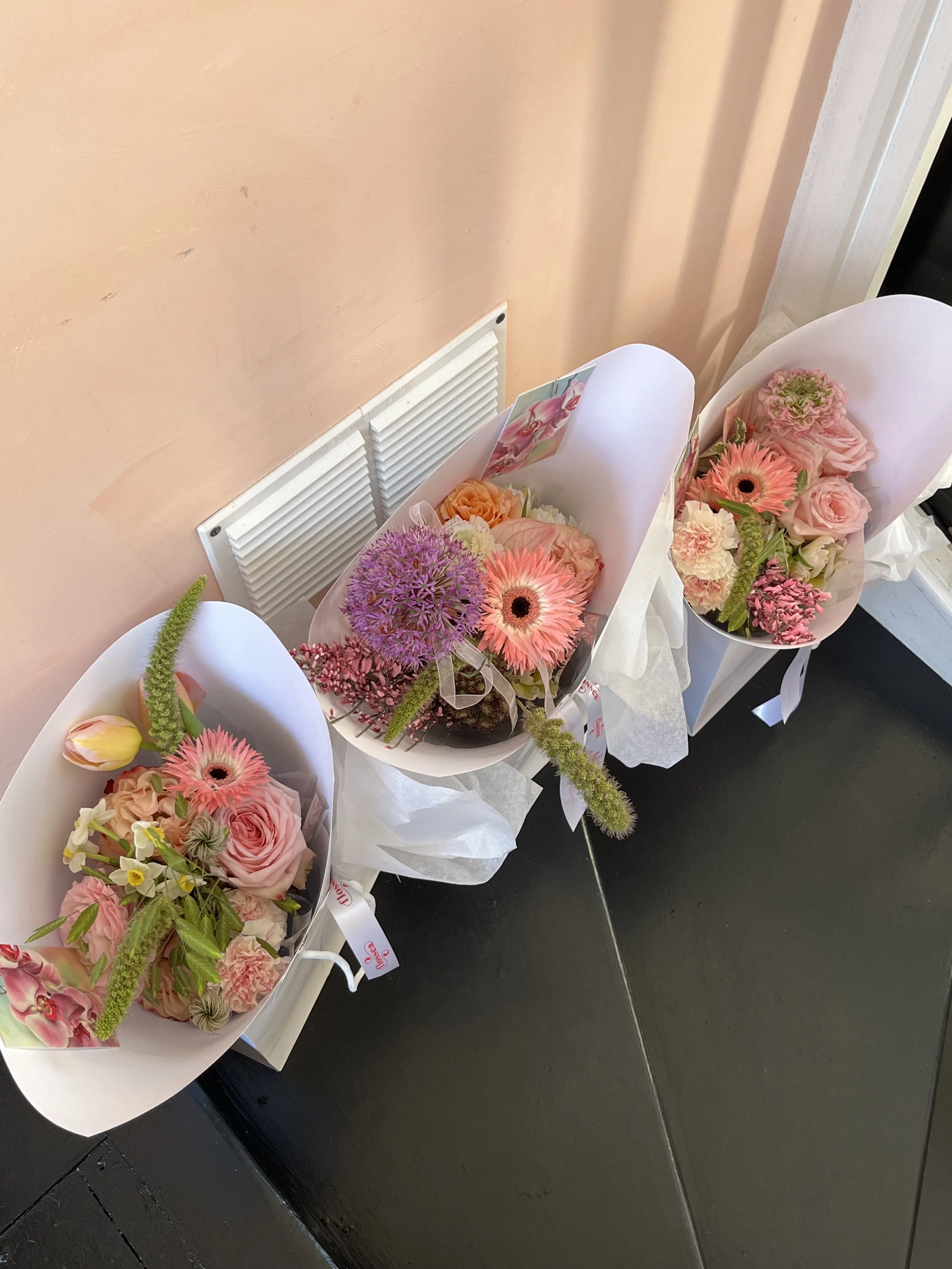 Pink & purple mothers days flowers for delivery in hastings