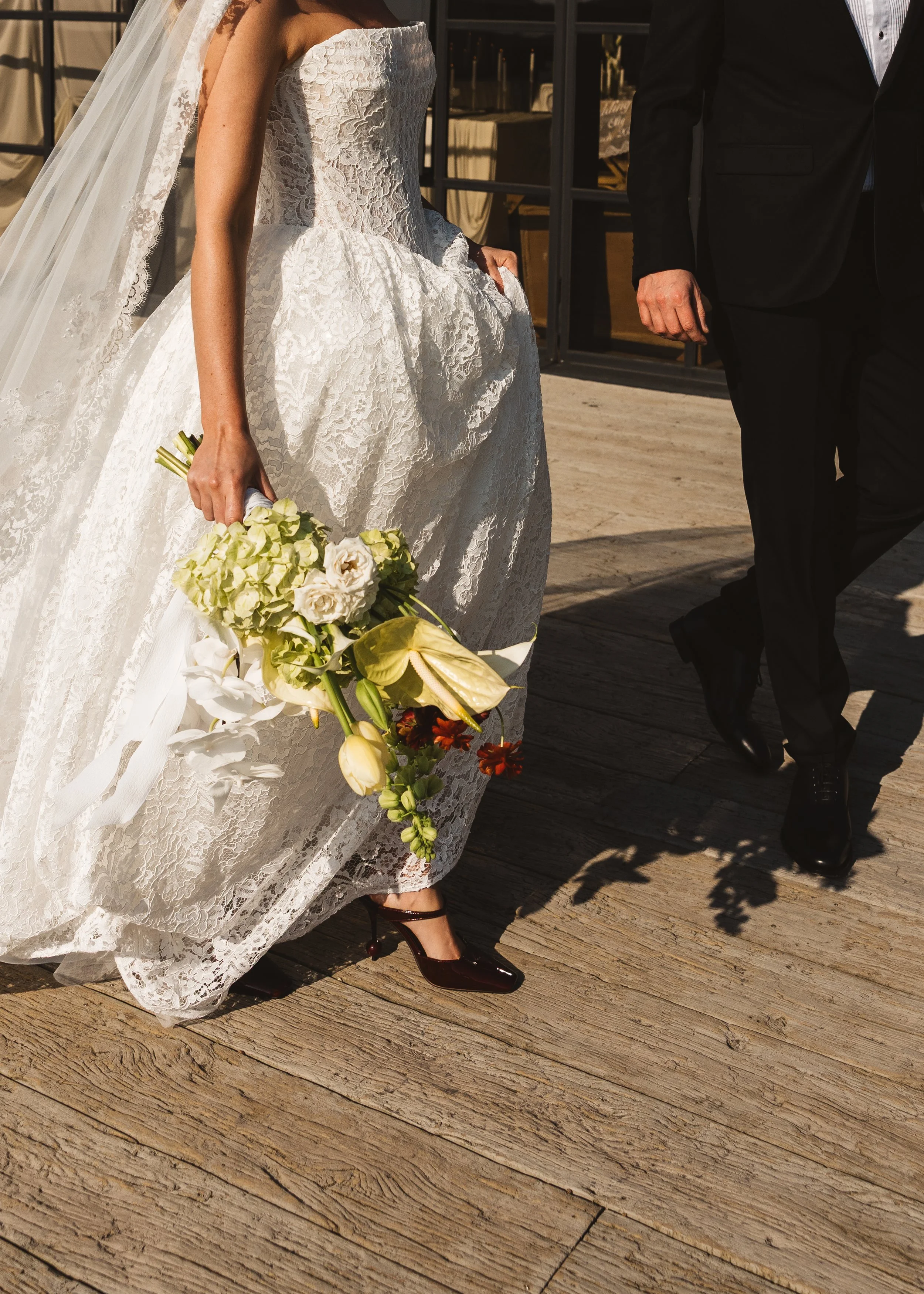 Botley Hill Barn modern wedding flowers