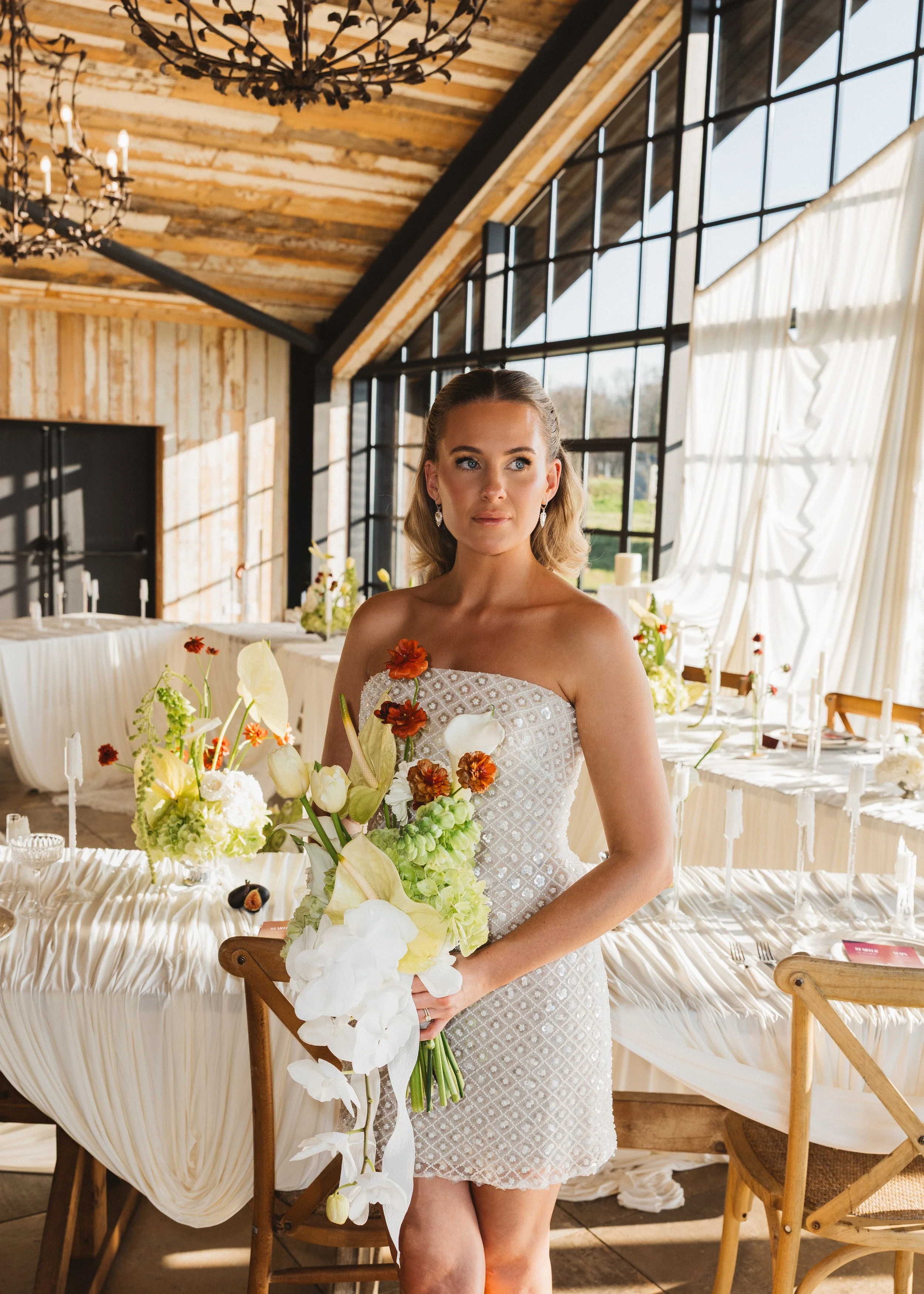 Botley Hill Barn modern wedding flowers