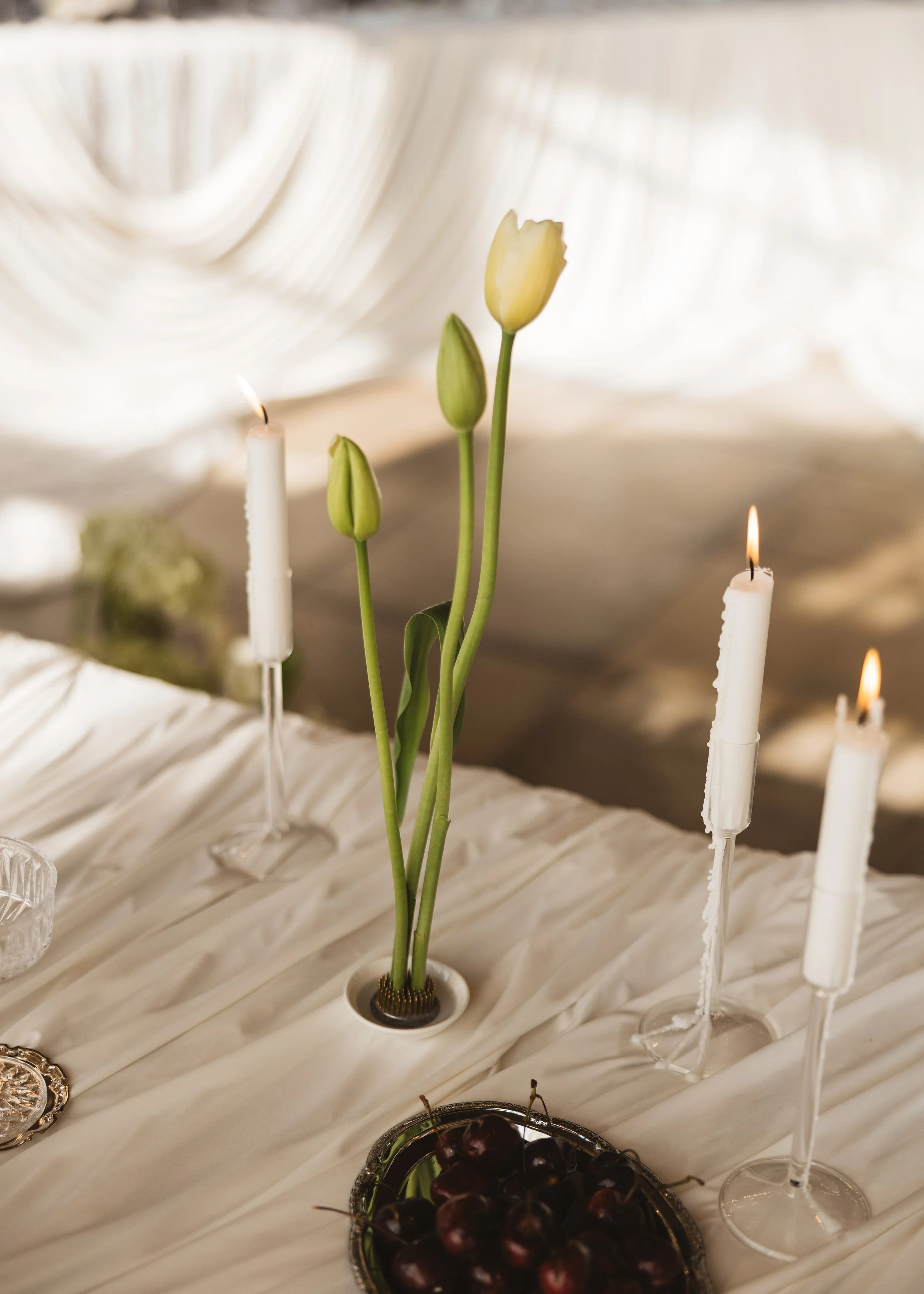 Botley Hill Barn modern wedding flowers