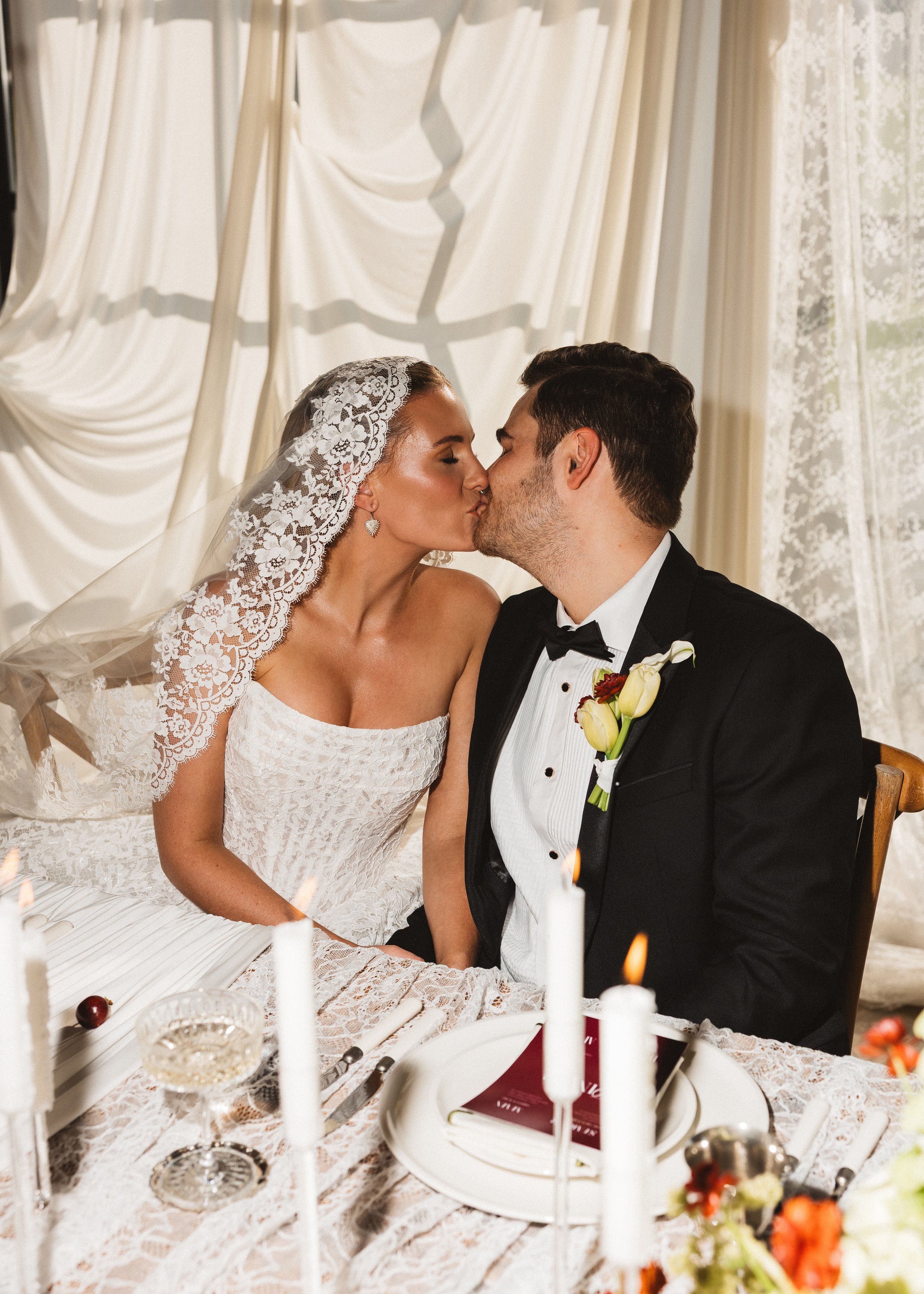 Botley Hill Barn modern wedding flowers