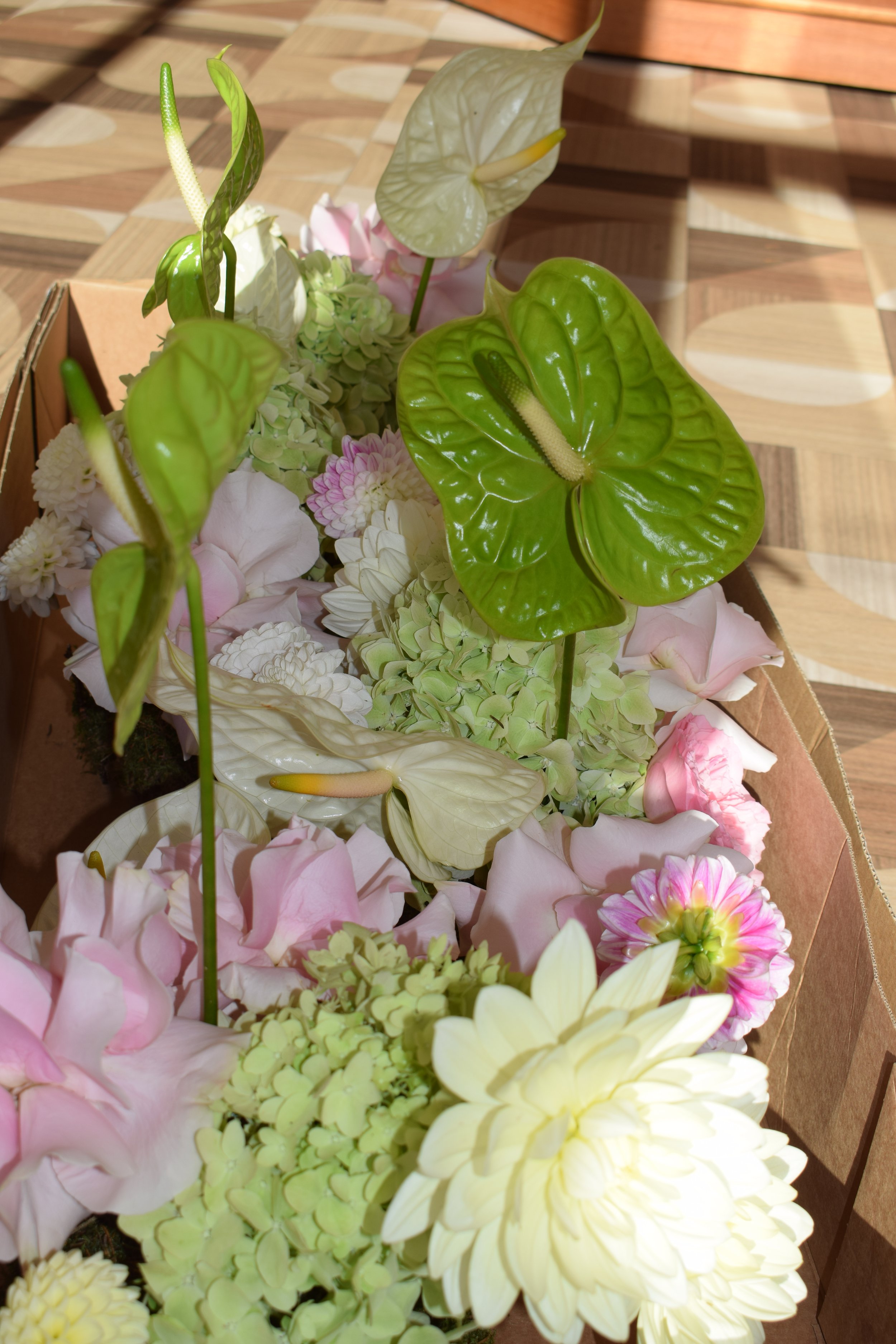 Modern green wedding flowers