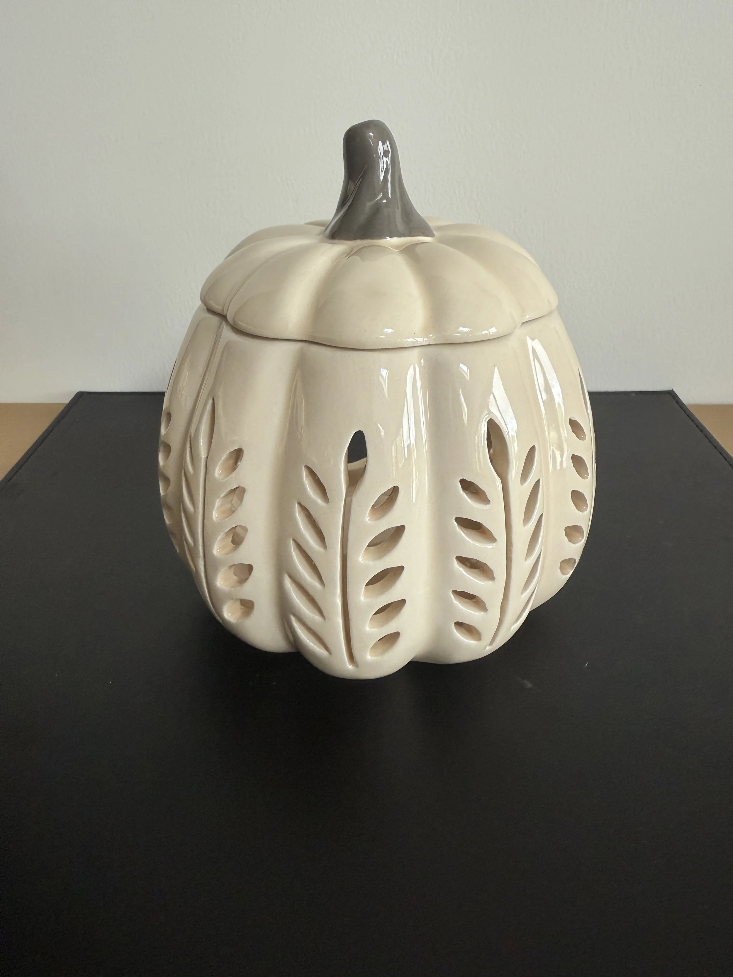 Cream Leaf Pumpkin Burner