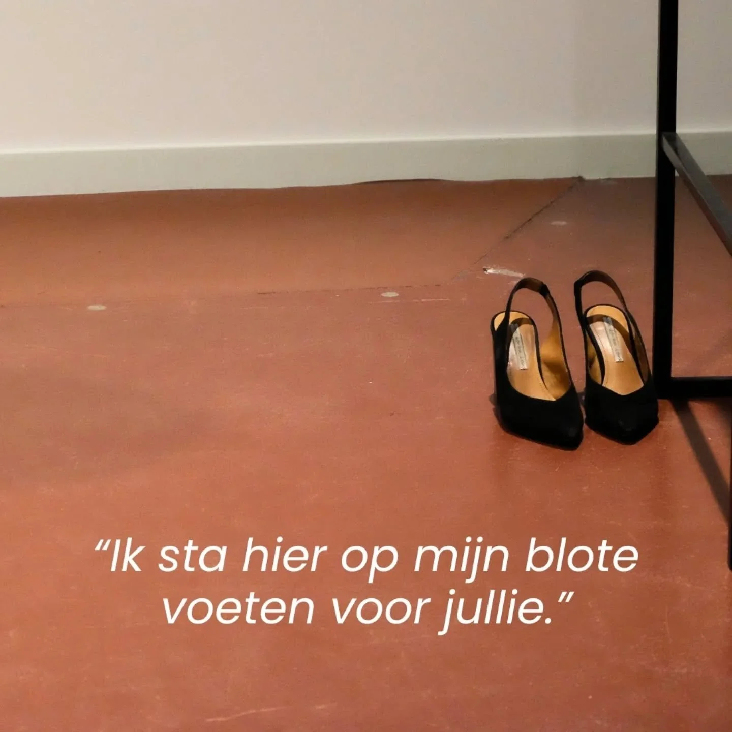 Throwback naar mijn keynote van 25 september. Waar ik de eerste 2 minuten op hakken begon en ze dan afdeed. Hakken zijn &quot;professioneel&quot;, &quot;vrouwelijk&quot; en maken mij als &quot;mini&quot; wat groter. Vroeger was ik daarmee bezig. Wild