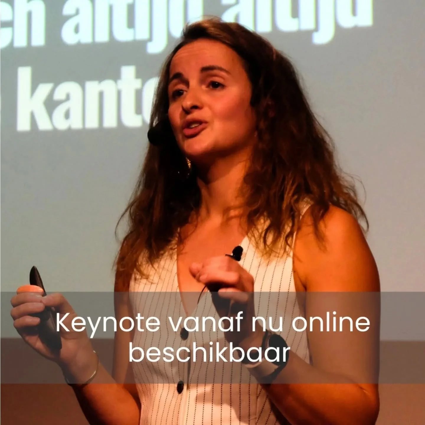 DAAR IS 'EM! Na heel wat meesterlijk montagewerk en reviewrondes met de master @manu.s.dewan.andonly, kan ik met belachelijk veel trots aankondigen dat mijn keynote vanaf vandaag online beschikbaar is! Via de link in comments kan je hem vinden. 

Er 