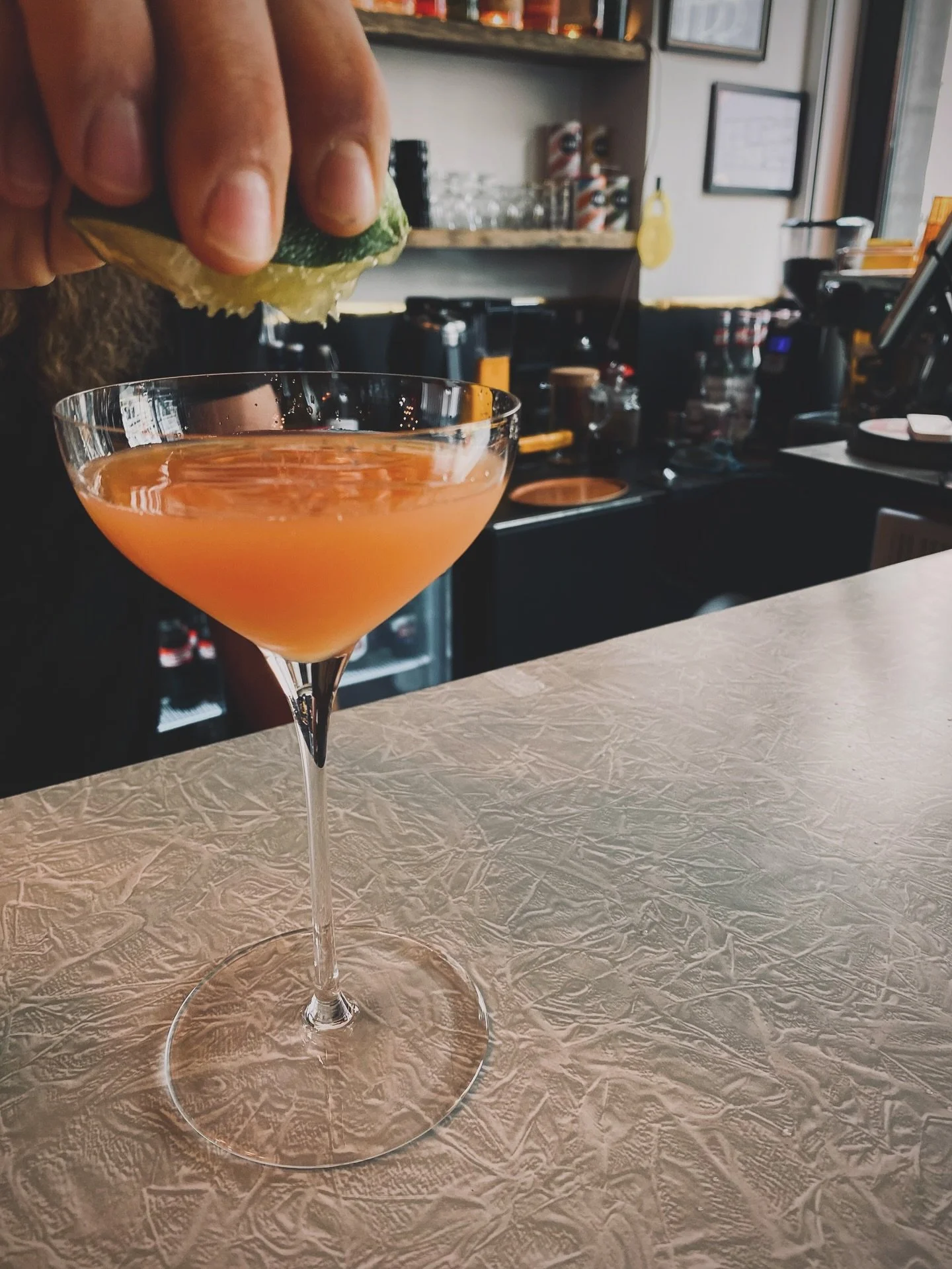 Mocktails &amp; cocktails on demand 🍸 

Zin in iets anders dan op onze kaart? Goesting om nekeer zot te doen? Laat ons weten wat je lekker vindt en wij zorgen ervoor 🖤

Wat is jouw favoriete smaak of cocktail / mocktail? Drop it in de comments 👇🏼