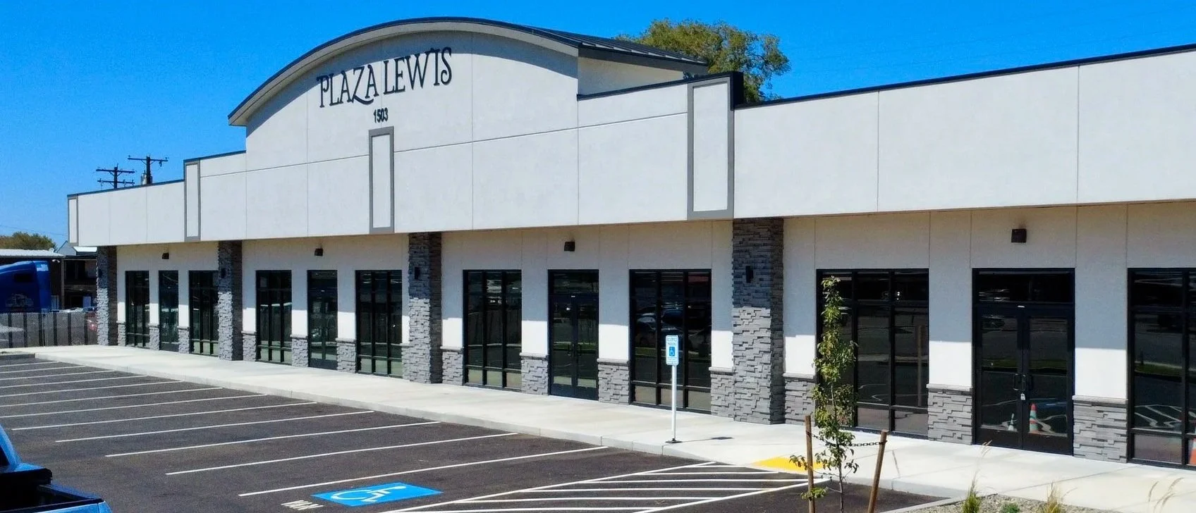 Plaza Lewis