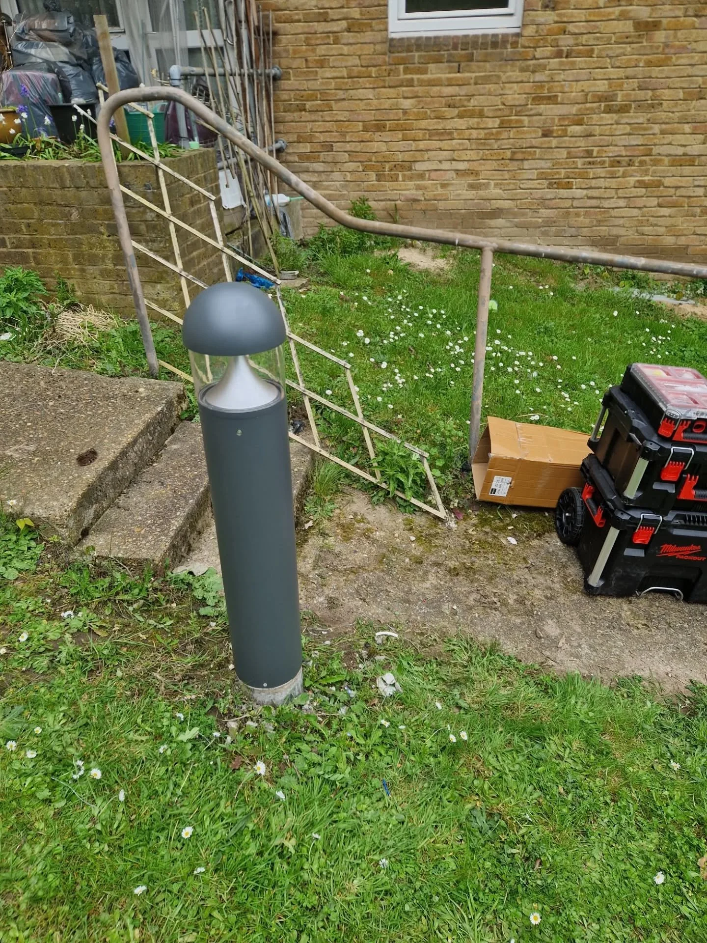 Replaced old bollard lights with sleek, modern fittings in a communal garden area in Greenwich. Another tidy upgrade complete 👌⚡