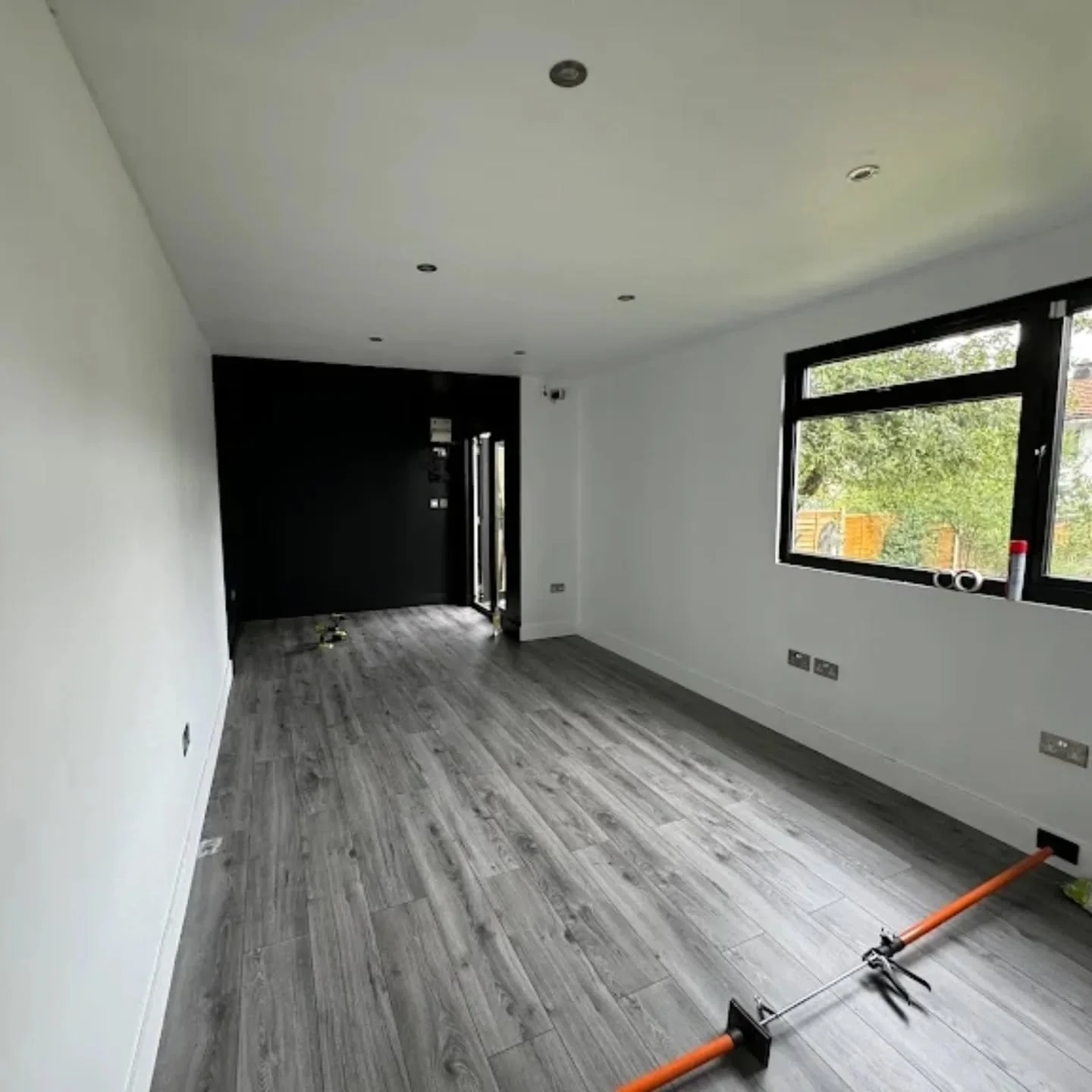 Full electrical install wrapped up on this modern outbuilding for a returning client in Chigwell &mdash; finished to spec with sleek fittings and plenty of power points. Another tidy one ticked off ⚡