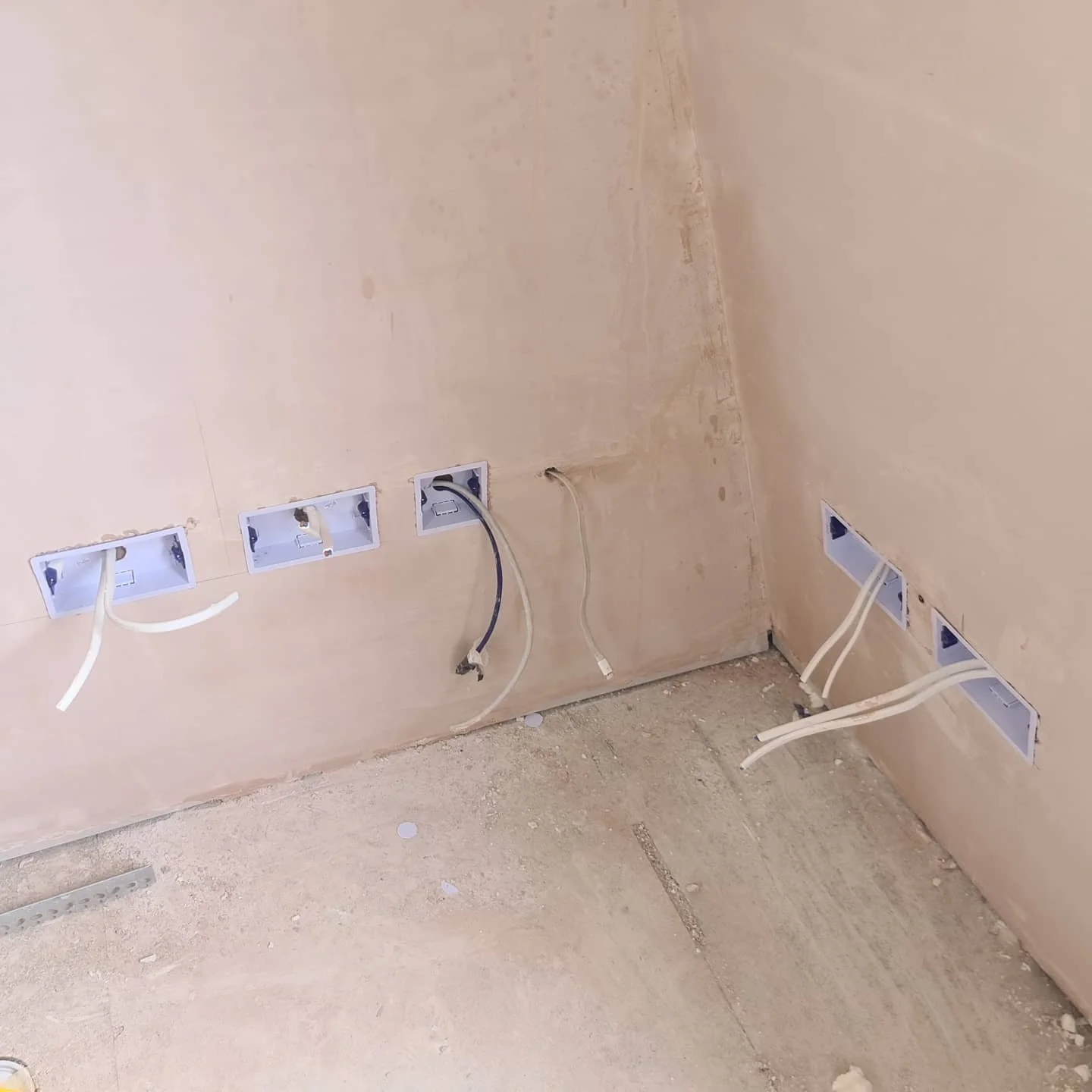 Few pics from today's first fix #electrician #extentions #homeimprovement #electronics