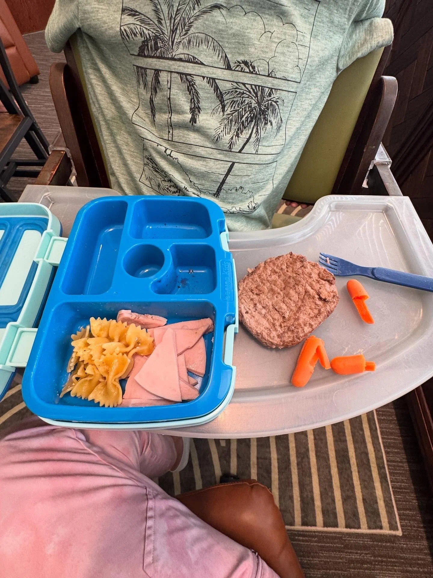 Swipe to see the meat monster we made today in feeding therapy! Making food fun can help our pickiest of eaters feel safe and regulated. 🍓 

#feedingtherapy #speechtherapy