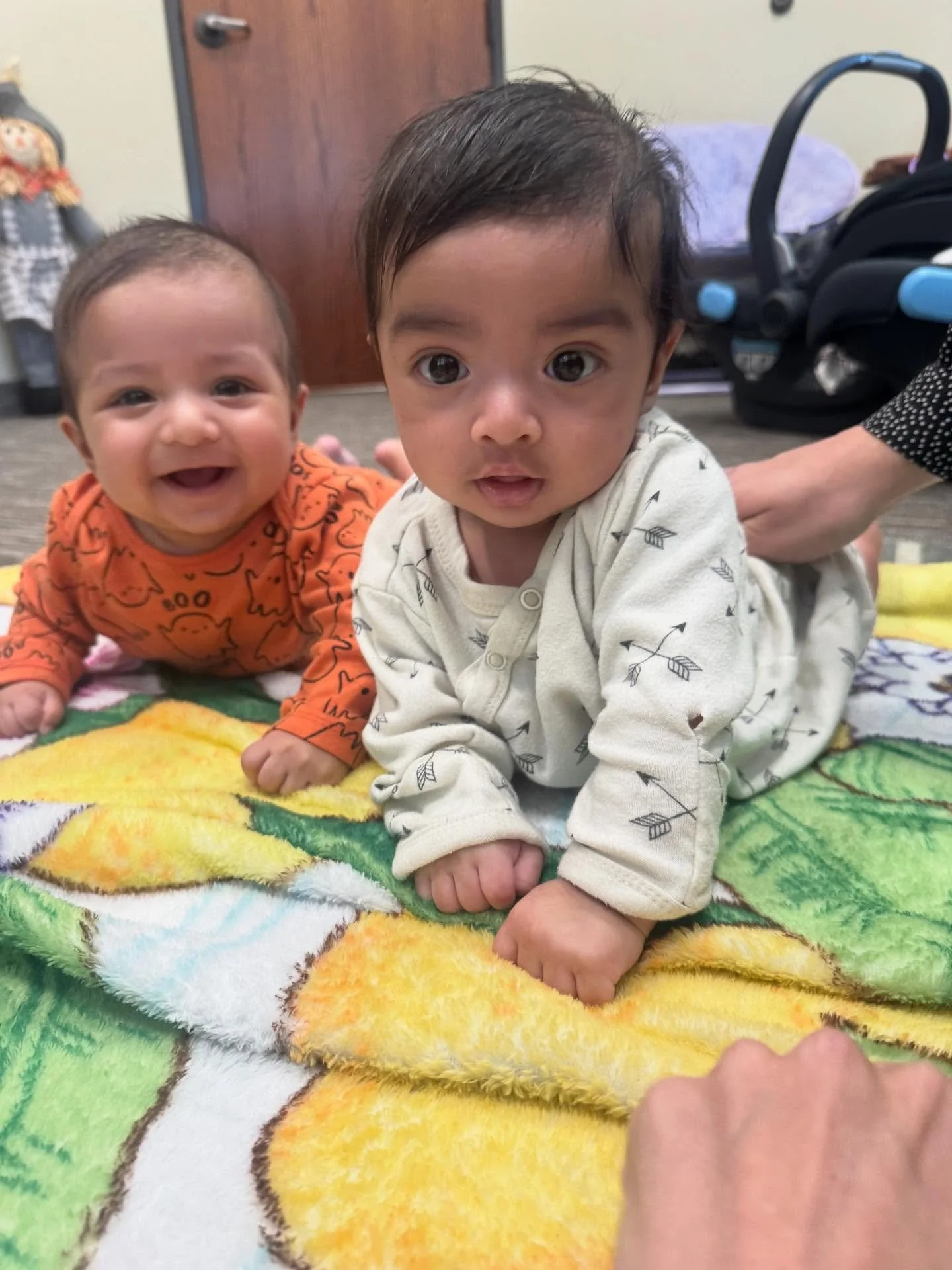 ✨Double the giggles, double the milestones!✨
These two little buddies are working hard and those proud faces say it all. 💪👶

#SpeechberryBabies #TummyTime #MilestoneMoments #EarlyDevelopment #SpeechTherapyFun #feedingtherapy