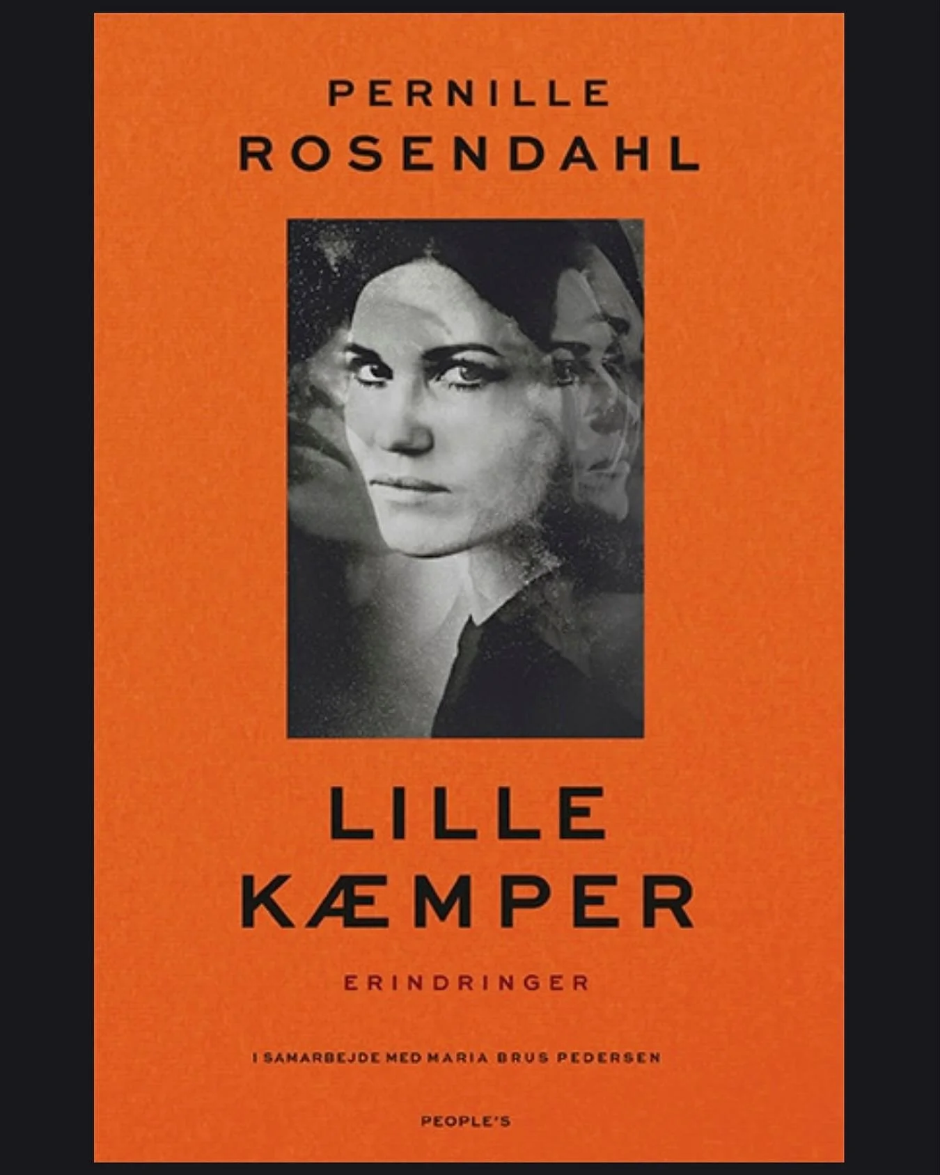 Vi har skrevet en bog 🧡
Oveni lanceringen af min egen bog kom der et projekt ind fra h&oslash;jre, som jeg ikke kunne sige nej til. Pernille Rosendahls musik er lyden at min barndom og ungdom, og det har v&aelig;ret en uds&oslash;gt forn&oslash;jels